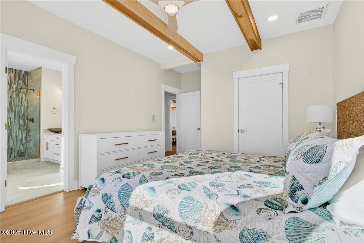 100542941 | Photo 38