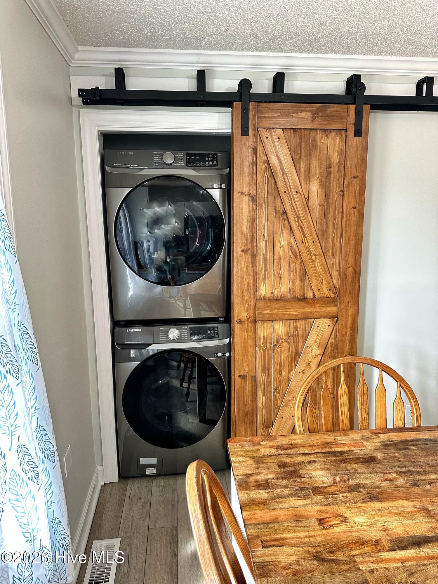 100559040 | Photo 15