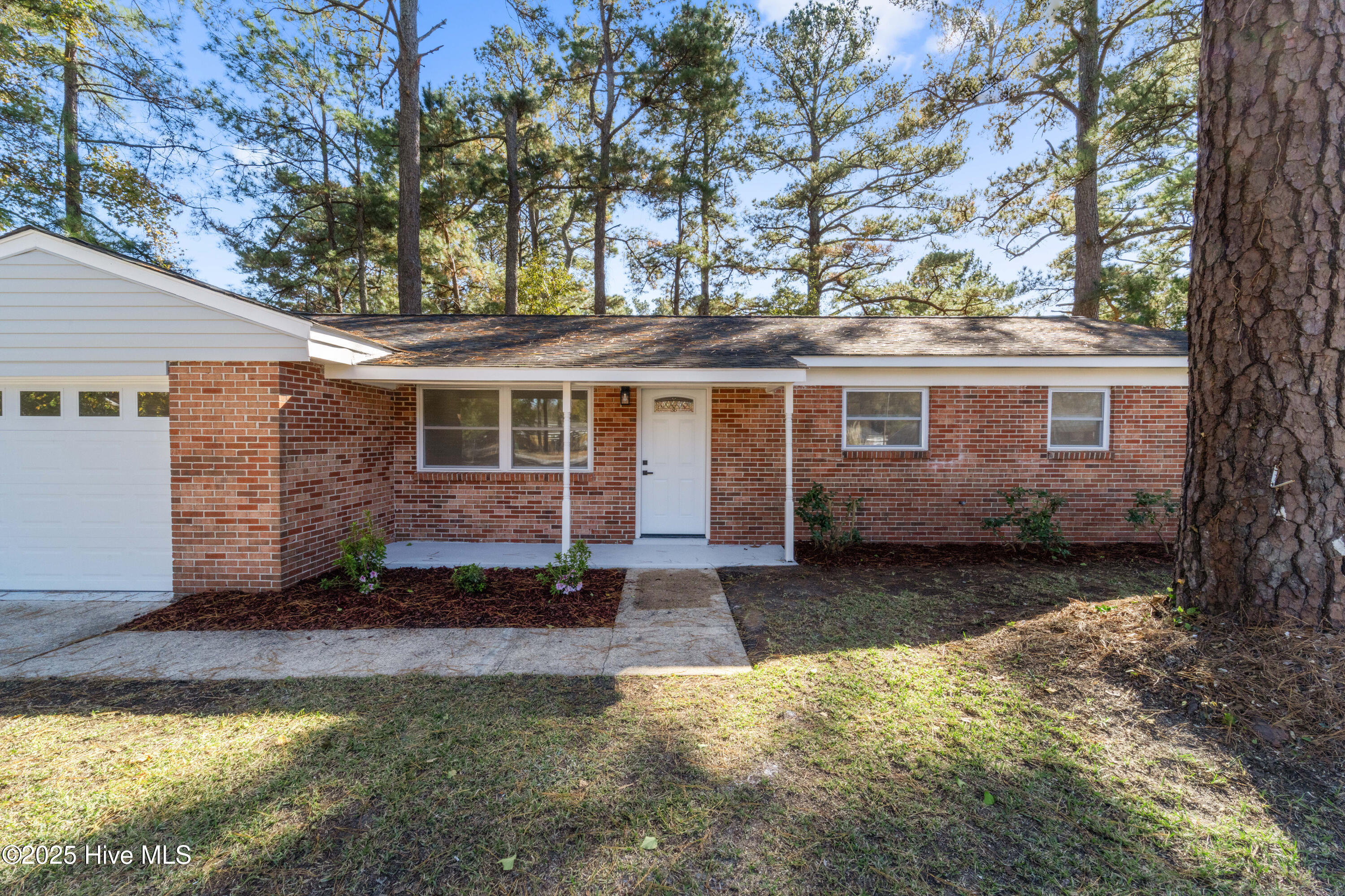 100 S Hill Court, Jacksonville, NC 28540 – photo 2: DSC03212