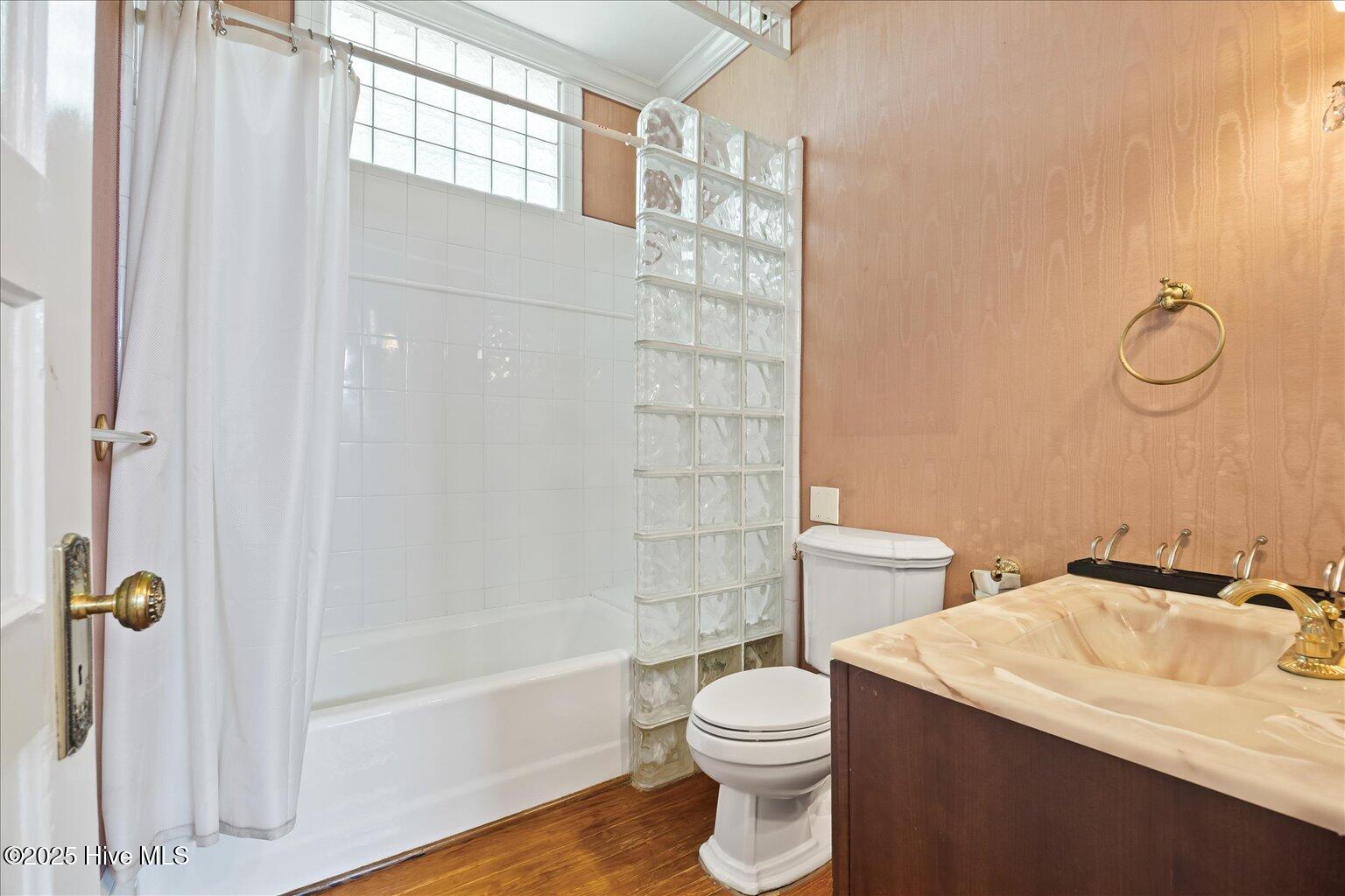 100529930 | Photo 31