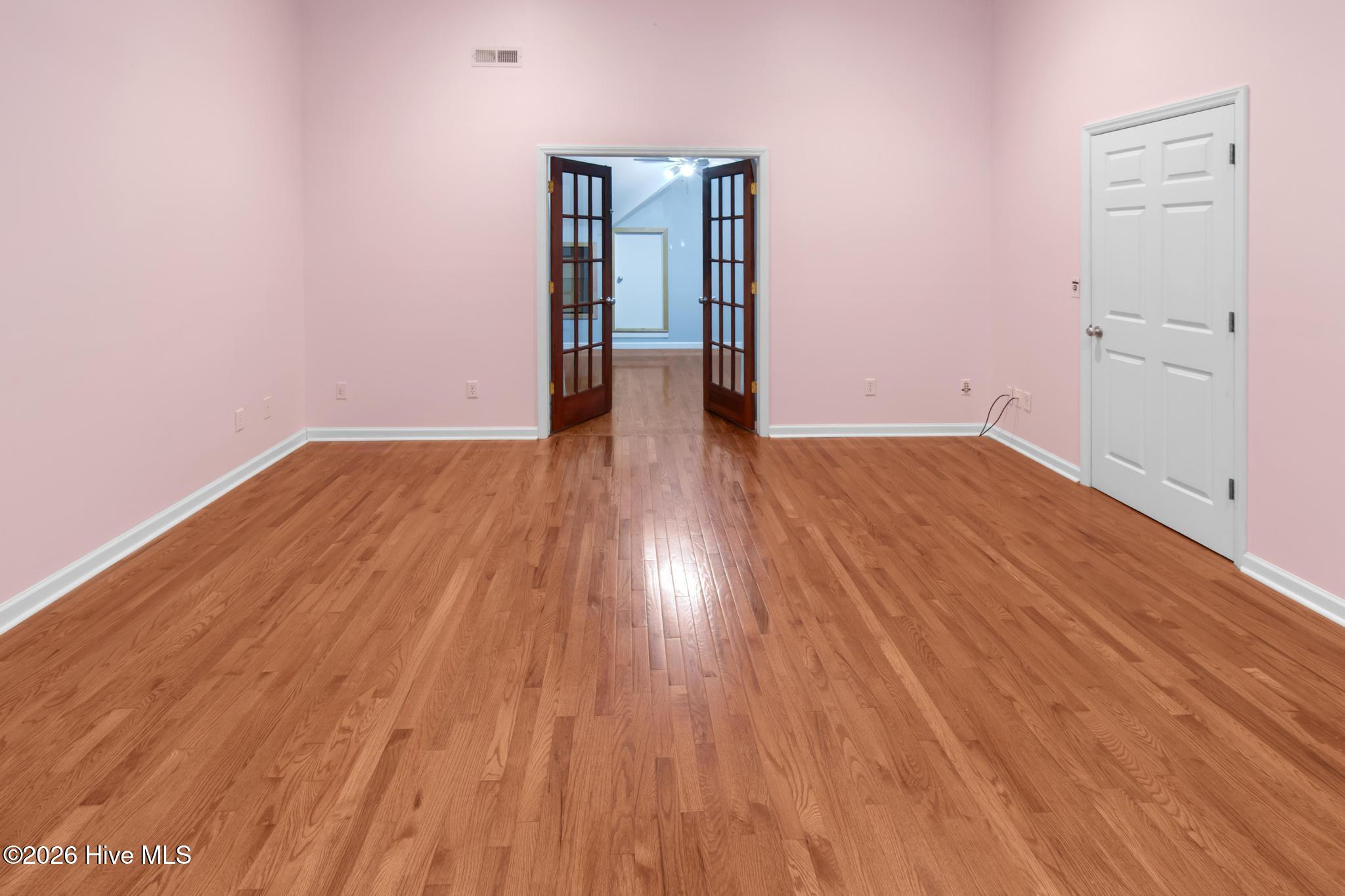 100569347 | Photo 30