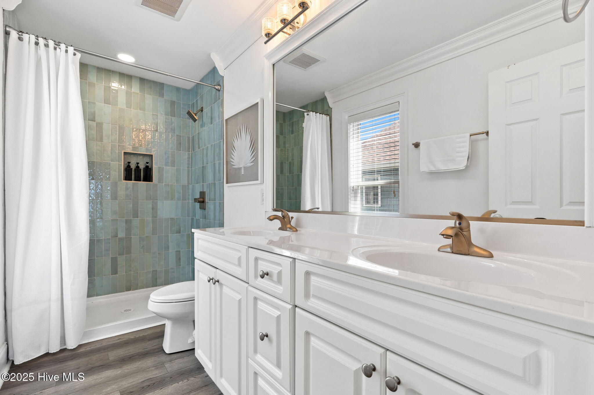 100535971 | Photo 32