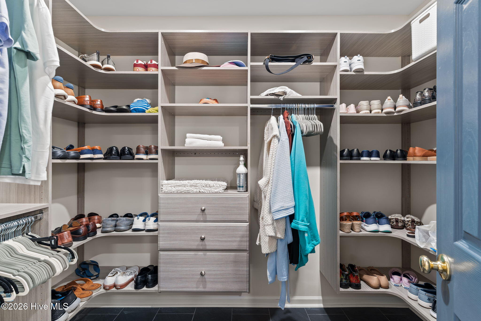 100564364 | Photo 31