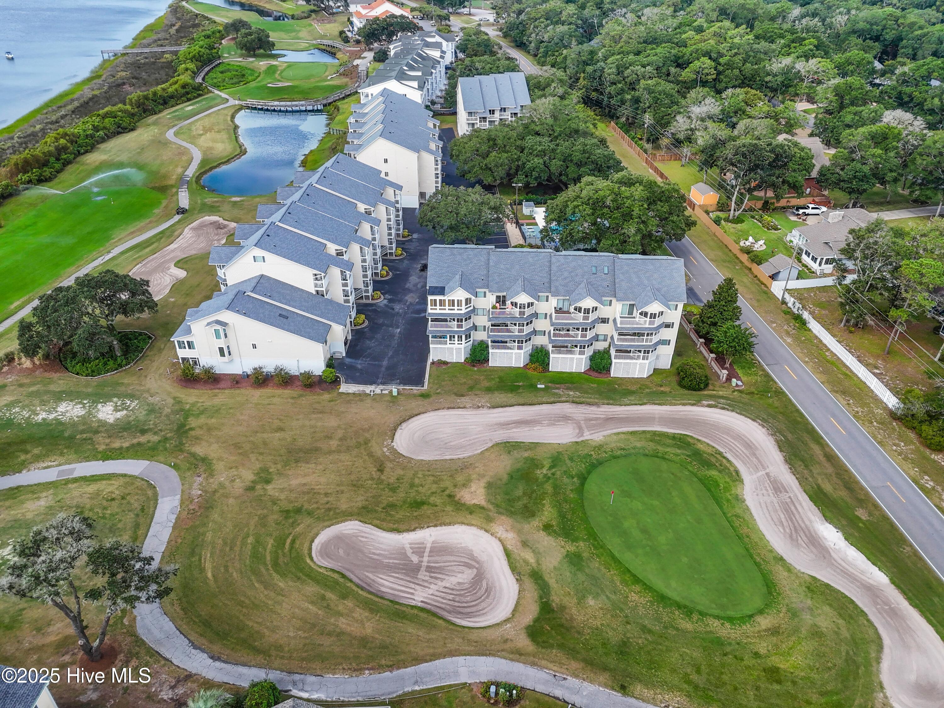 100537972 | Photo 51