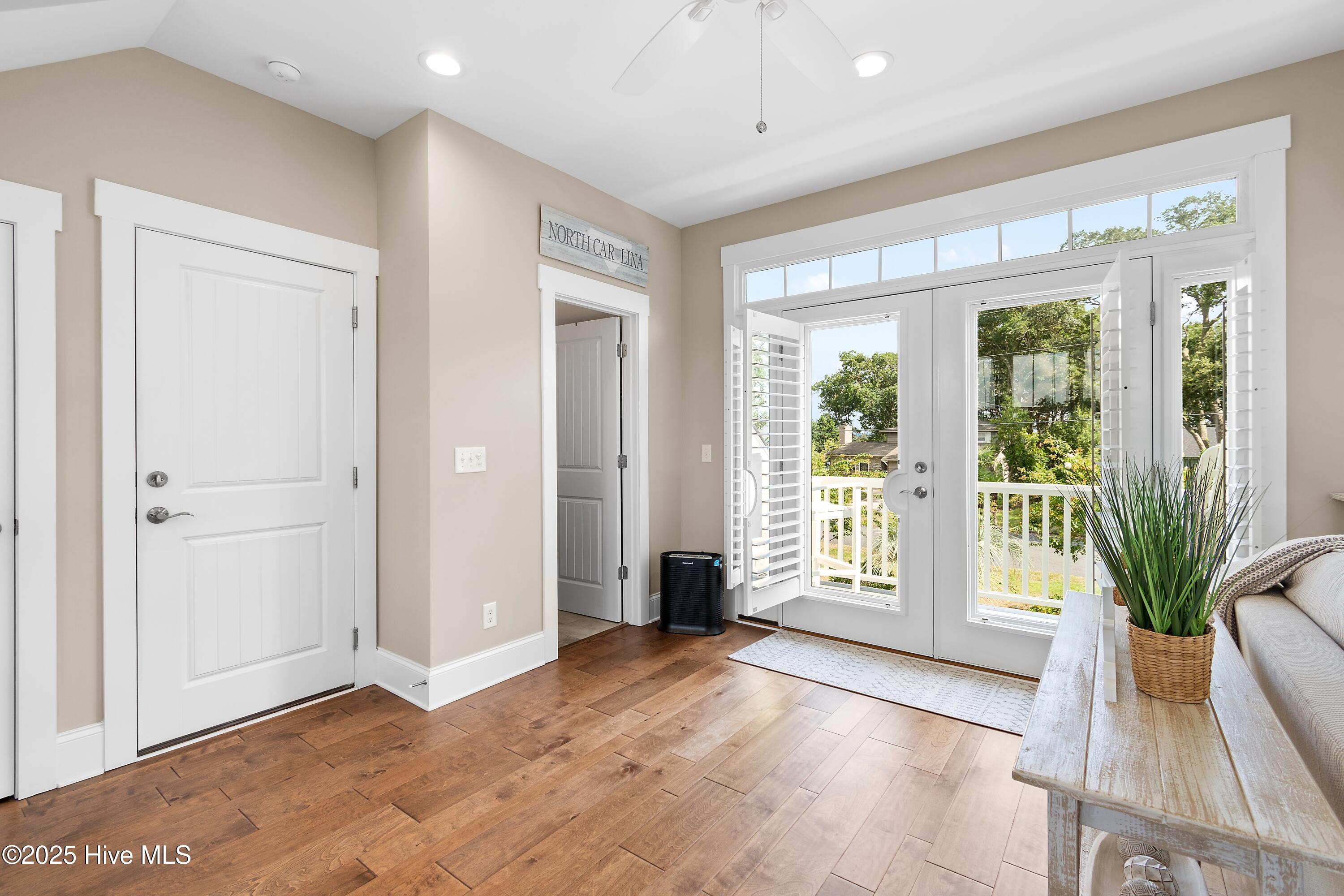 100521650 | Photo 36