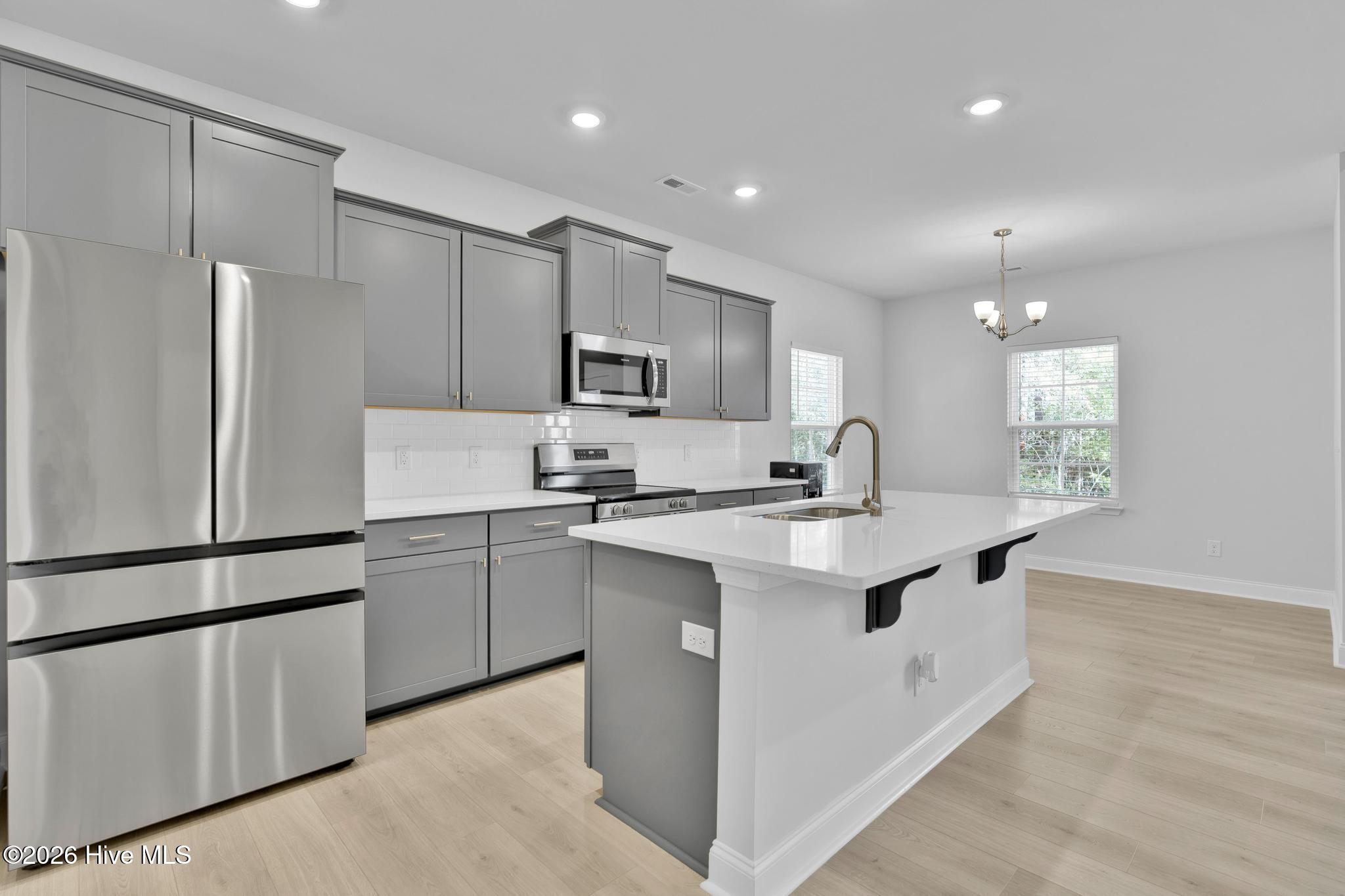 100553643 | Photo 15