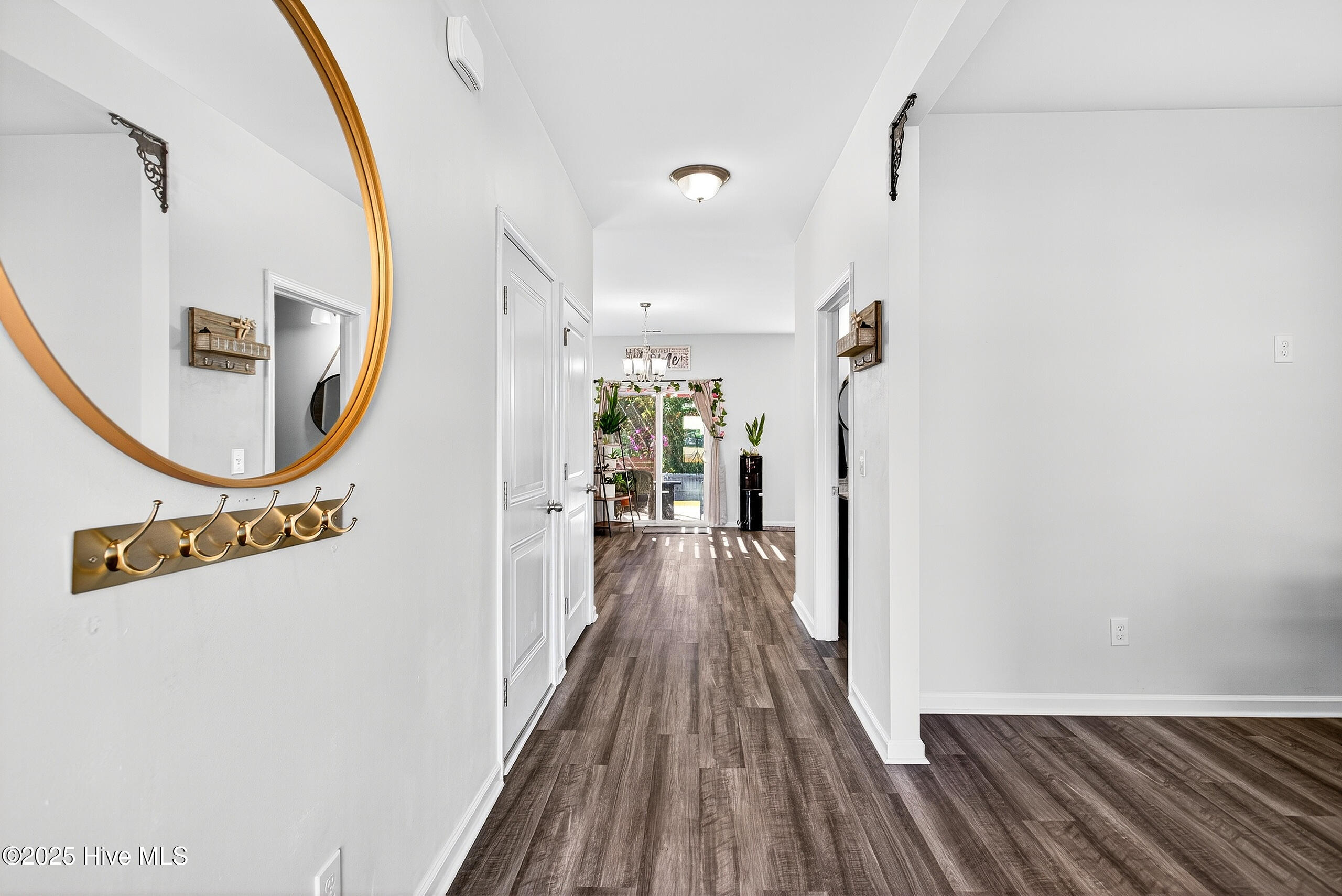 100539677 | Photo 31