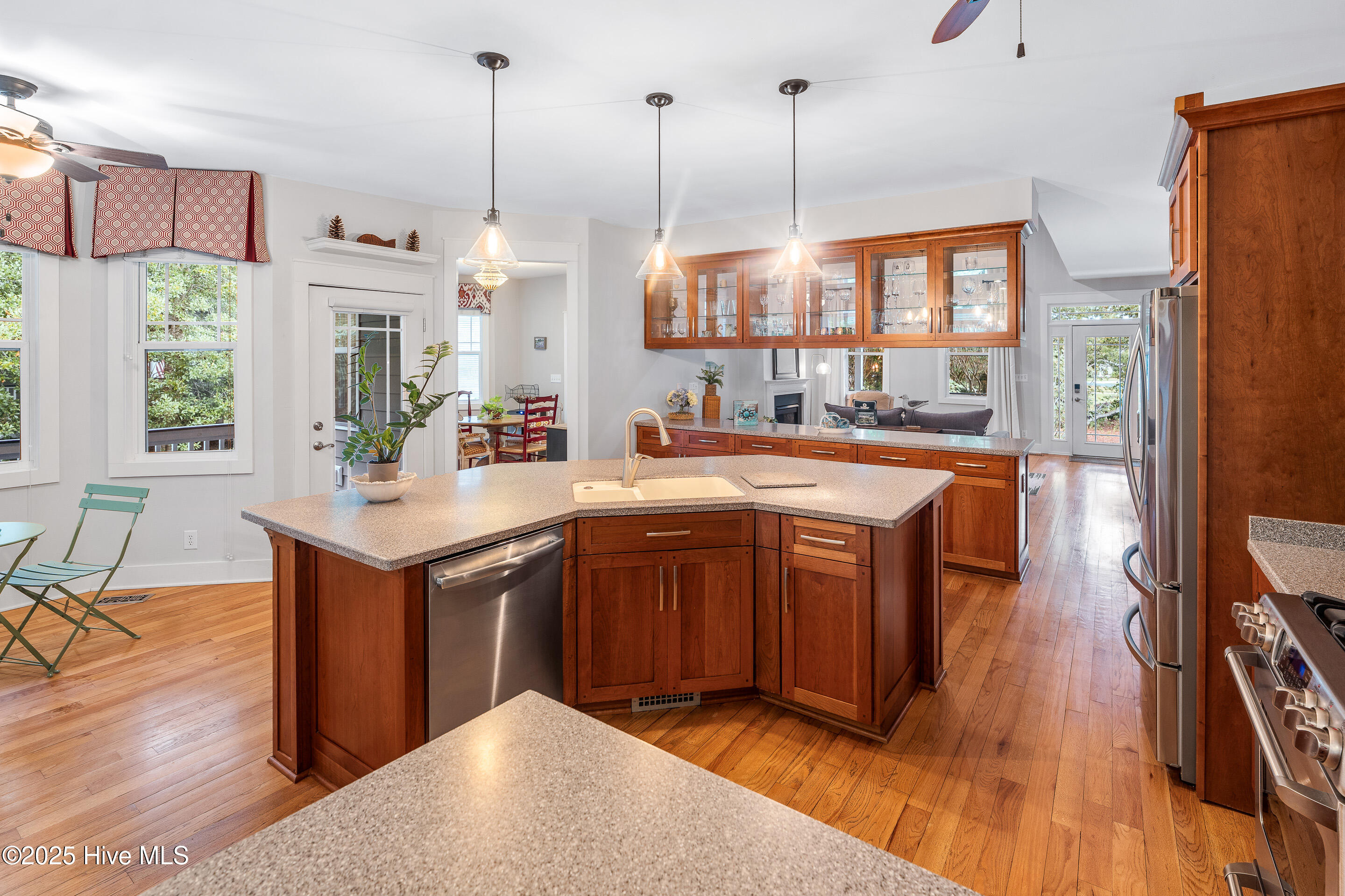 100505939 | Photo 16