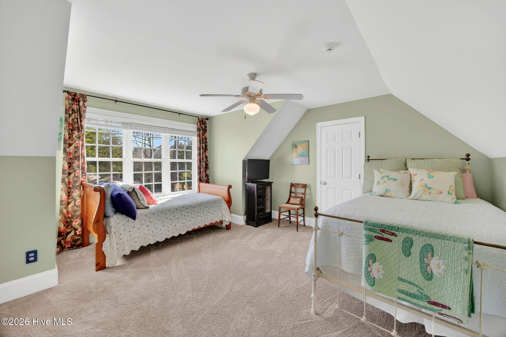 100554717 | Photo 38