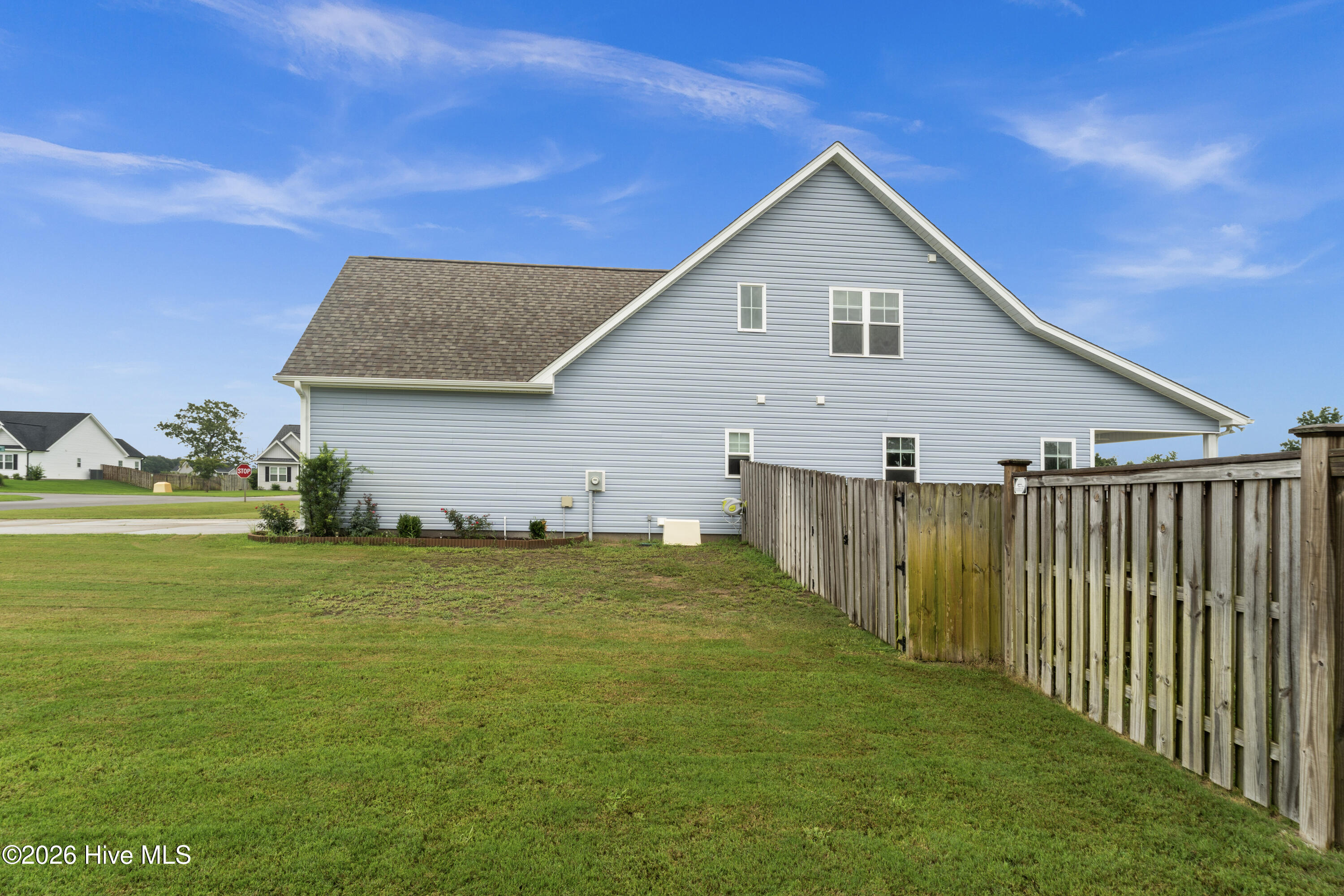 100569273 | Photo 49