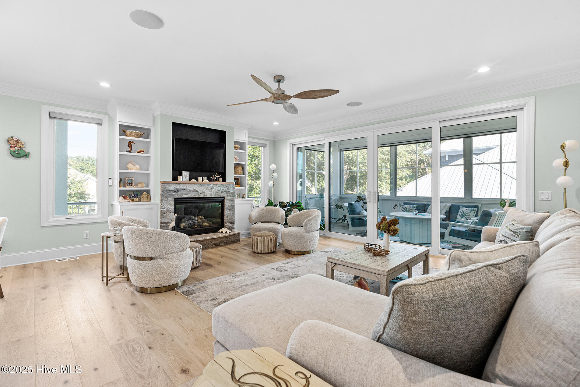 100540813 | Photo 12