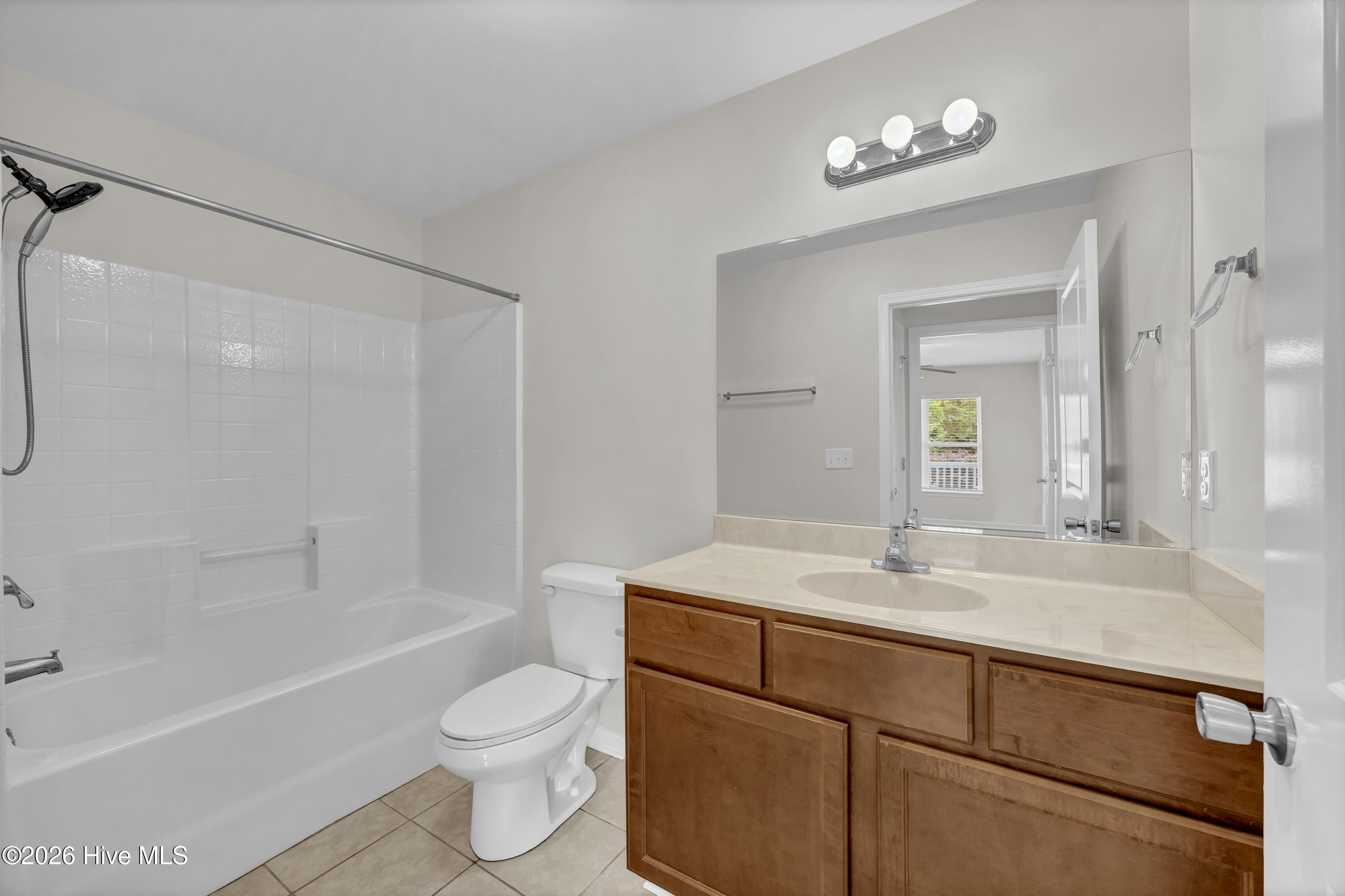 100566295 | Photo 24