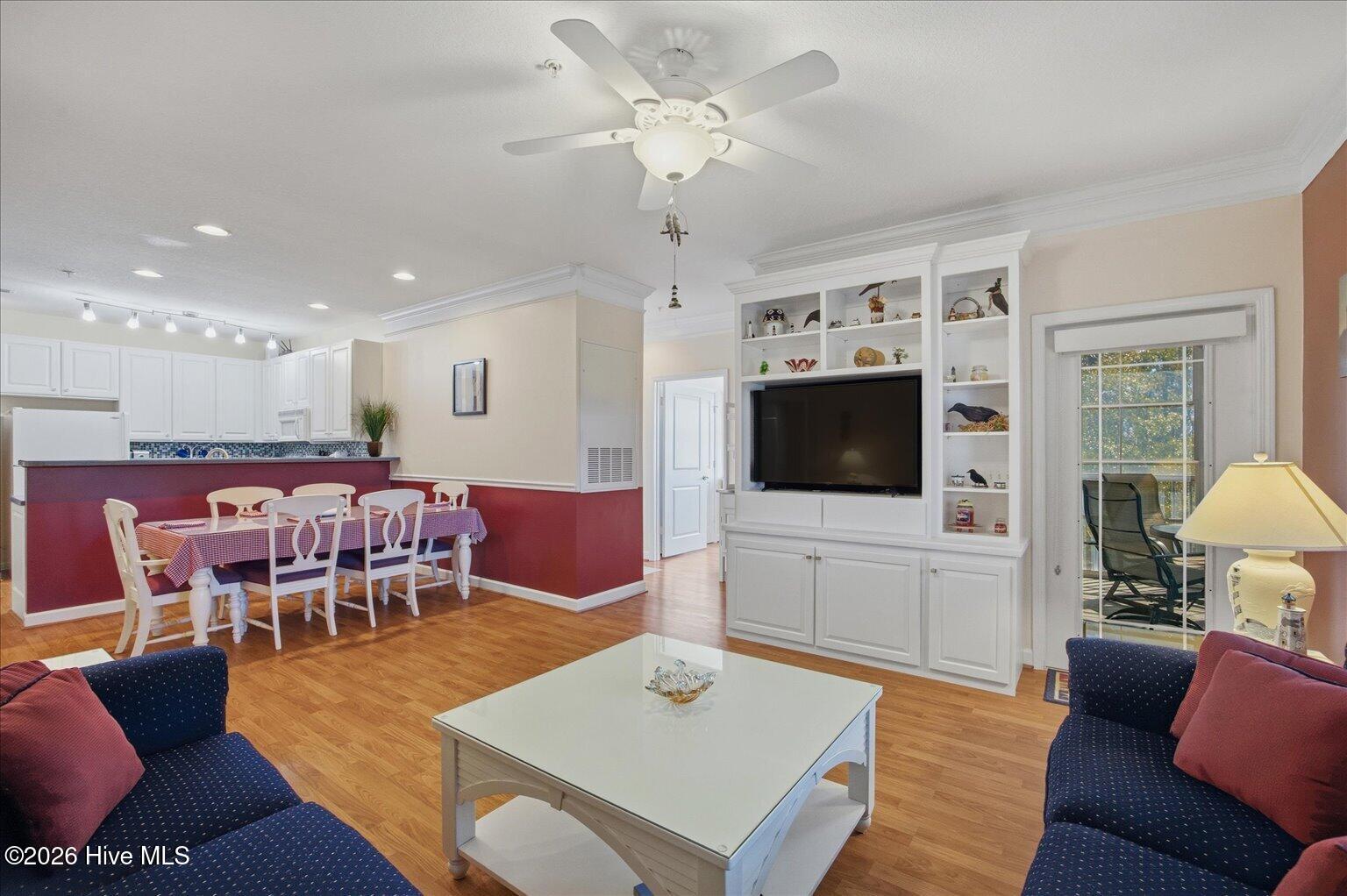 100558706 | Photo 12