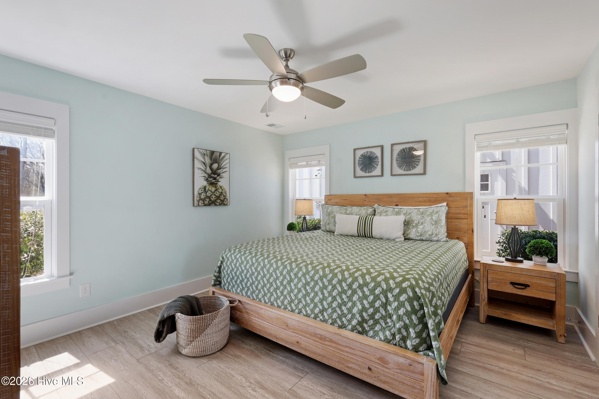 100563355 | Photo 29