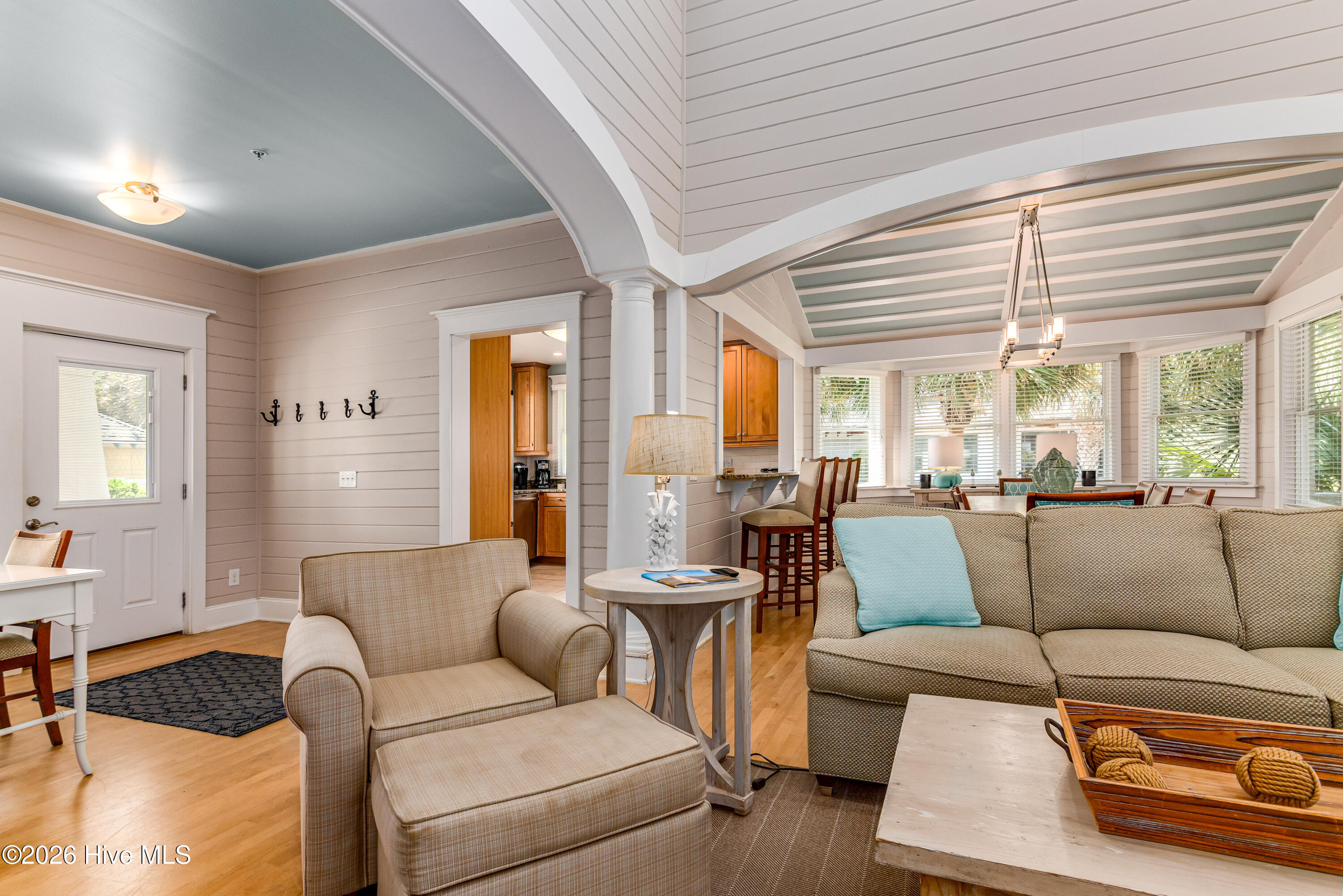 100565822 | Photo 16