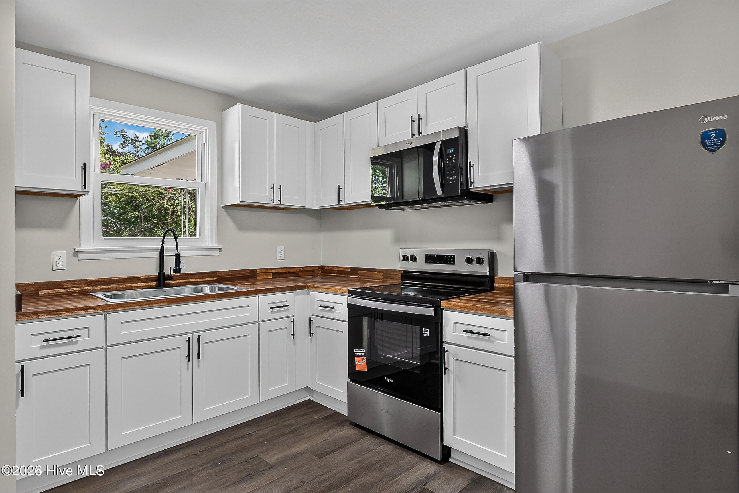 100592713 | Photo 11