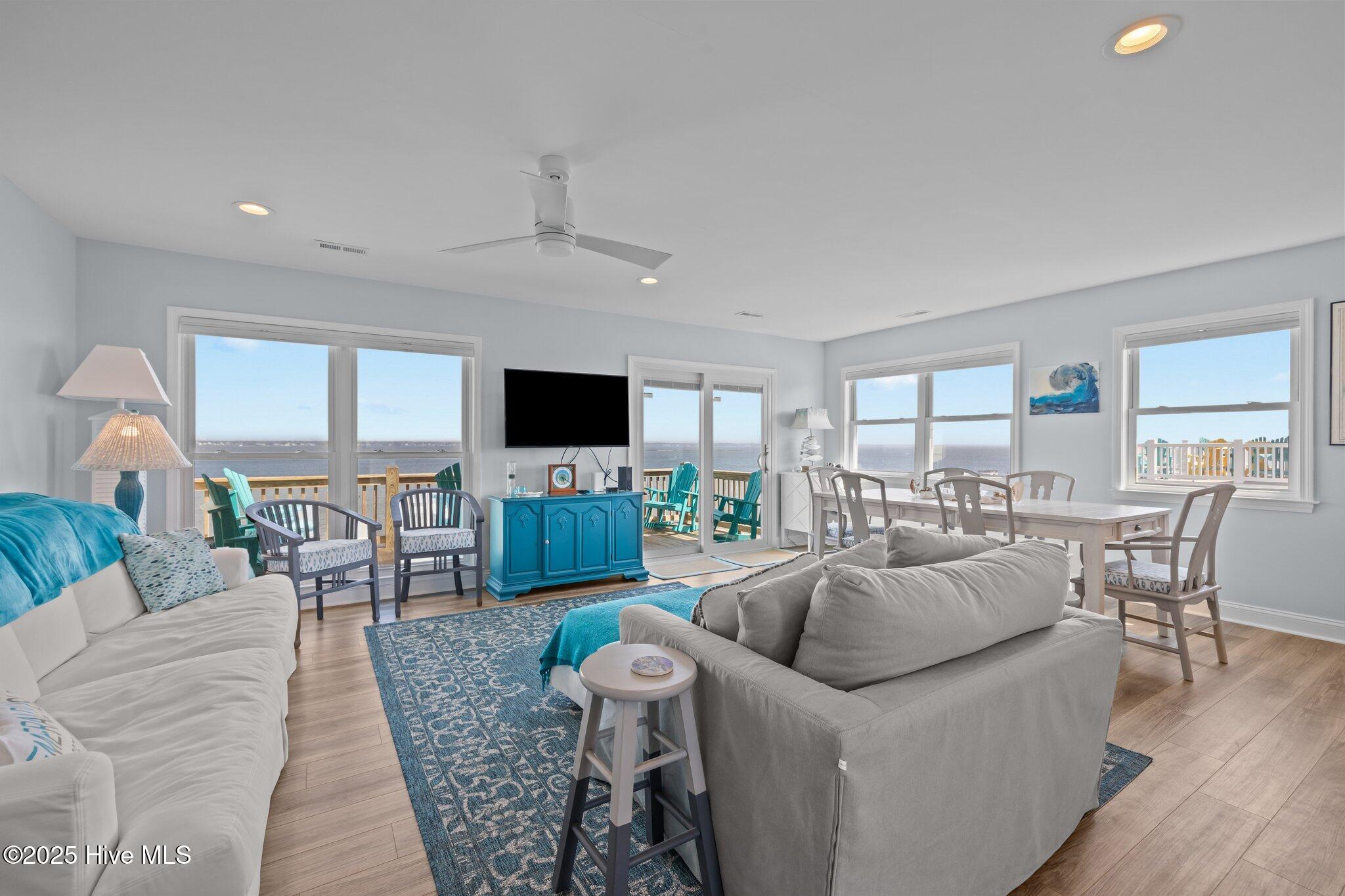 100506049 | Photo 29