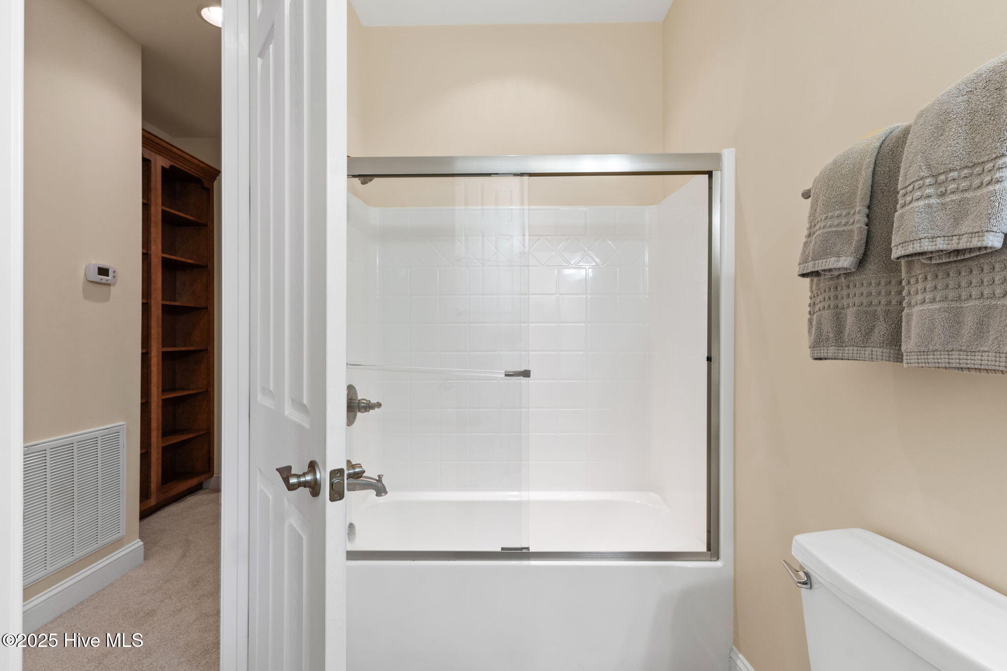 100518405 | Photo 52