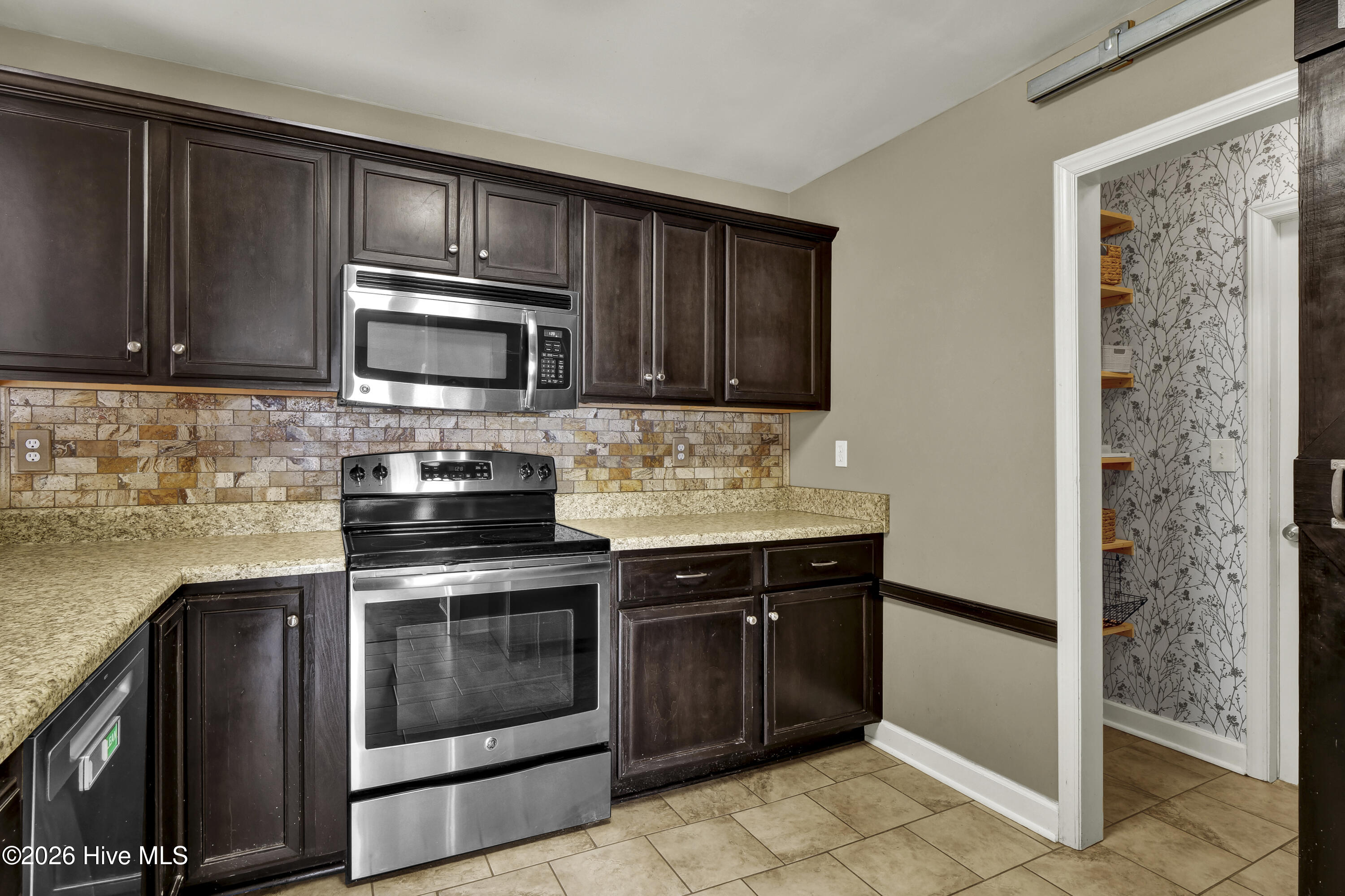 100551025 | Photo 14