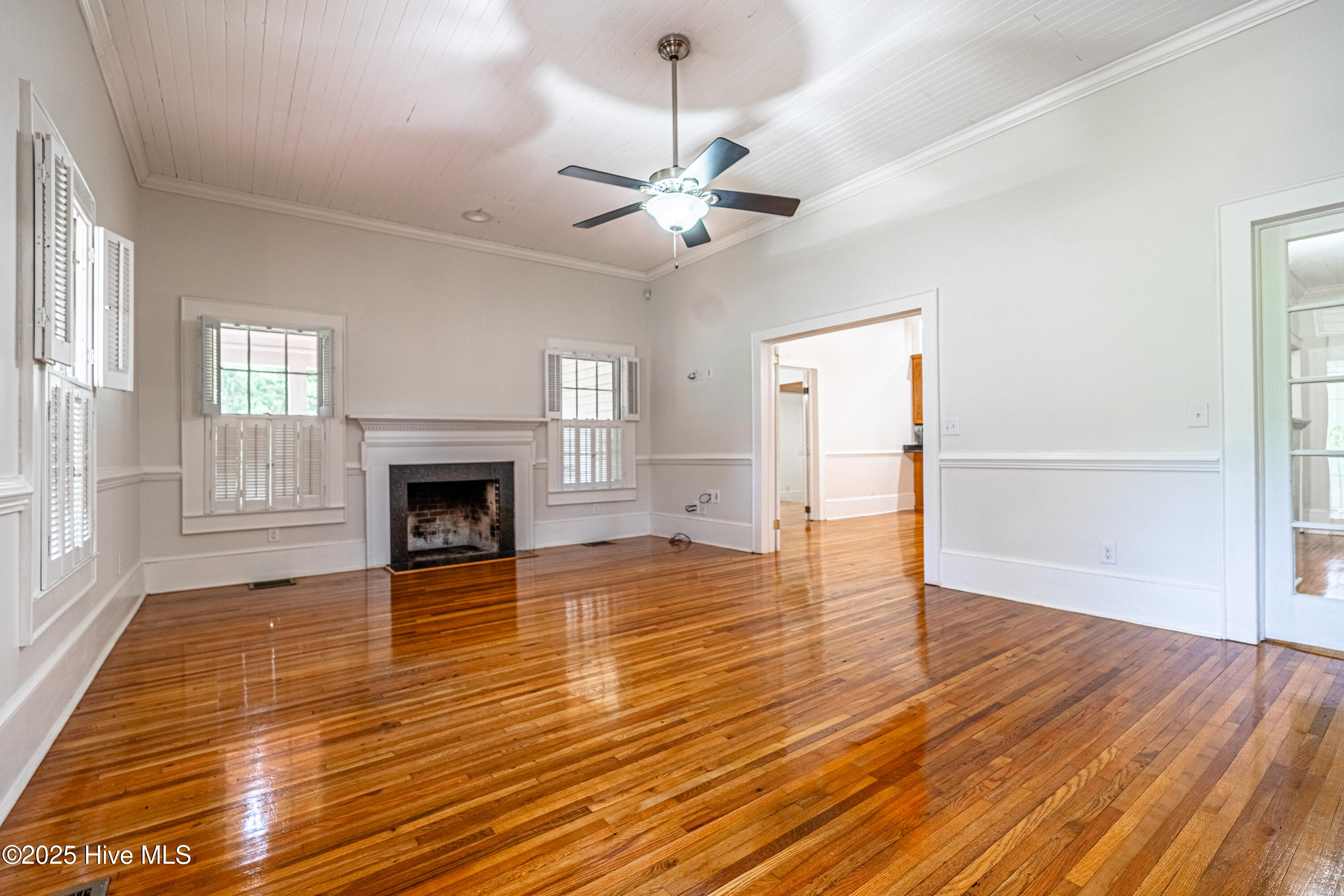 100543227 | Photo 20