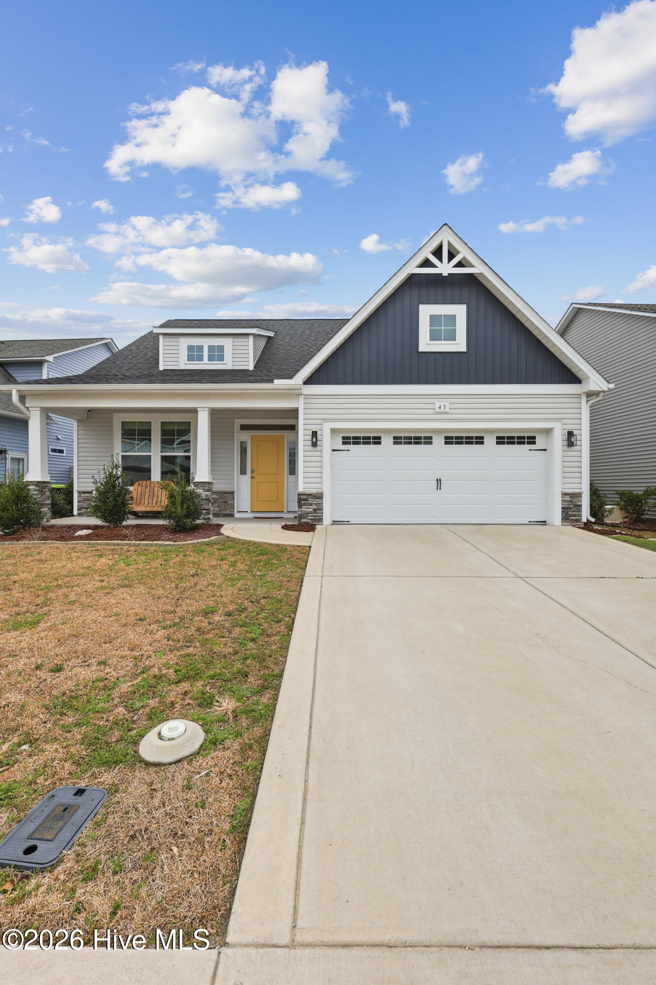 100565855 | Photo 43