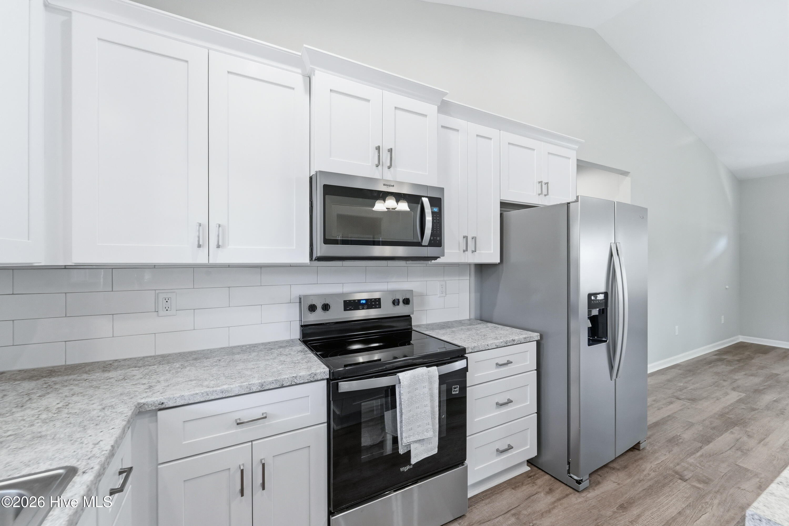 100562005 | Photo 15