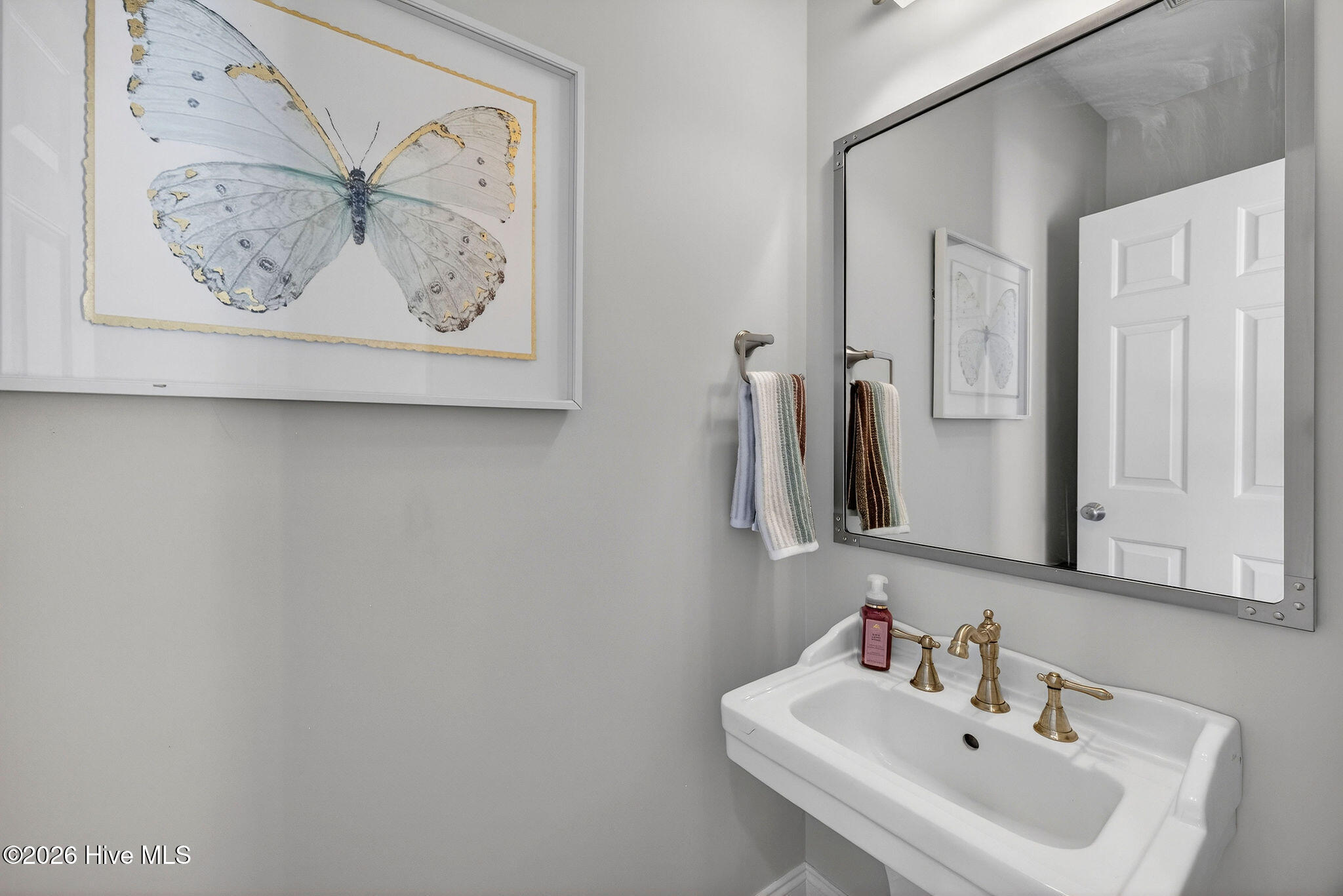 100562225 | Photo 24