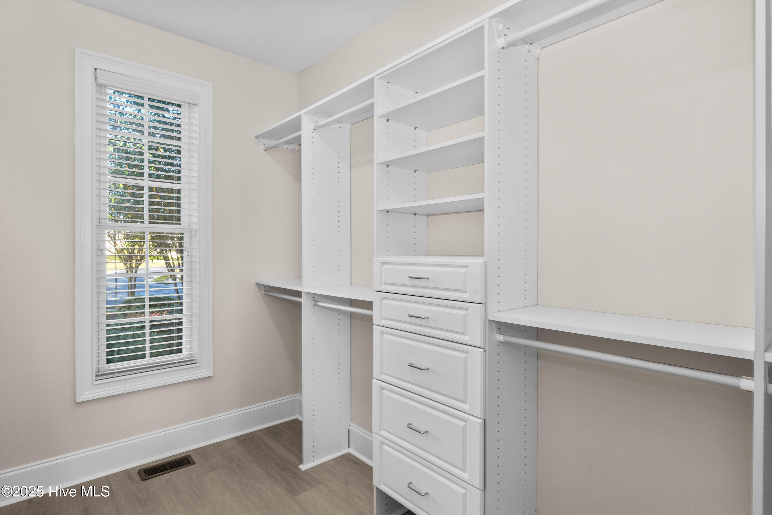 100537525 | Photo 38