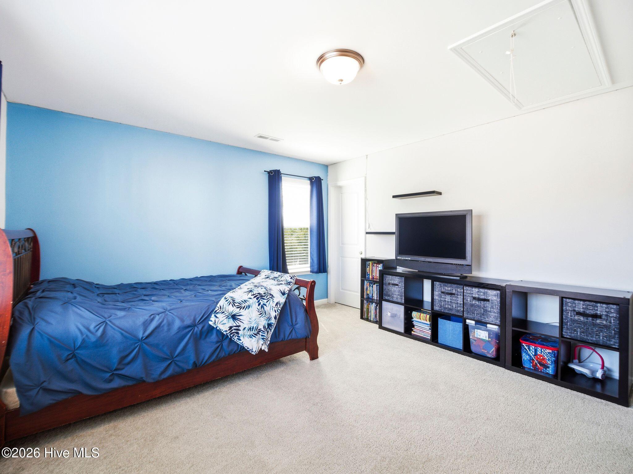 100569792 | Photo 41