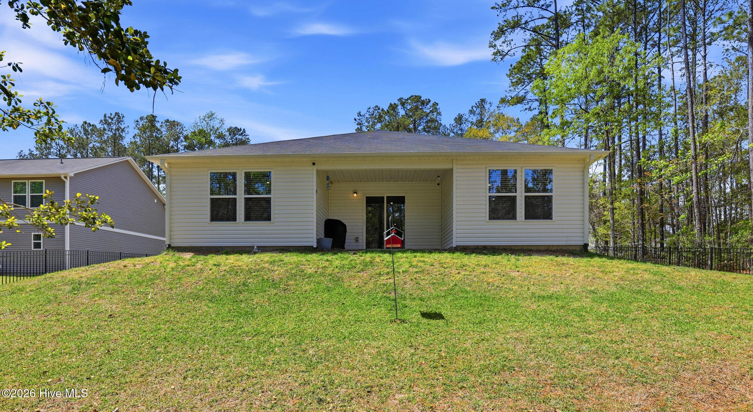 100565948 | Photo 38