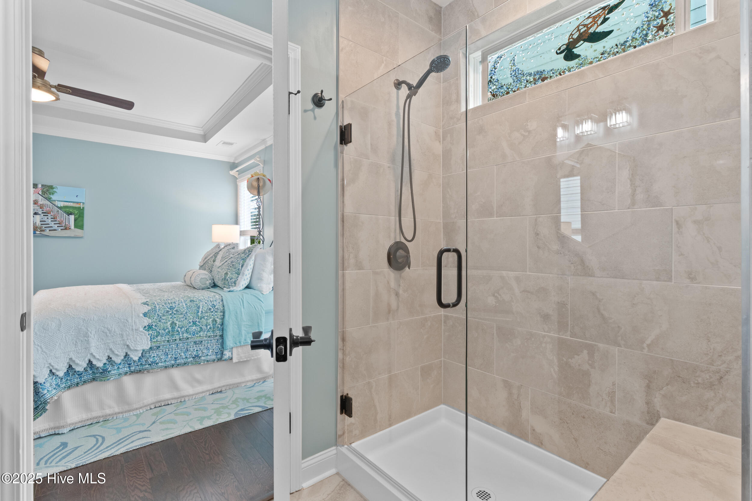 100525242 | Photo 32