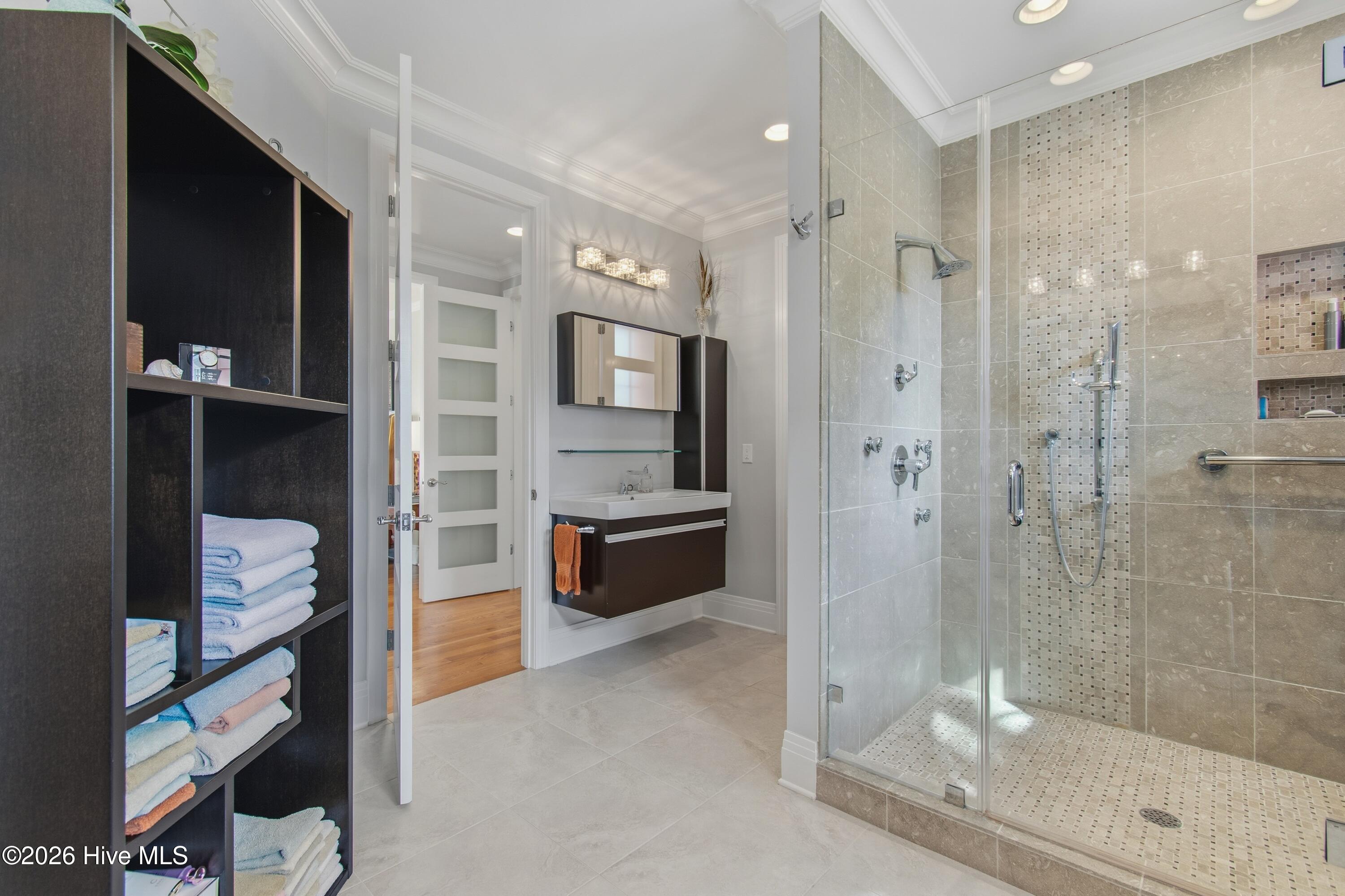 100549658 | Photo 34