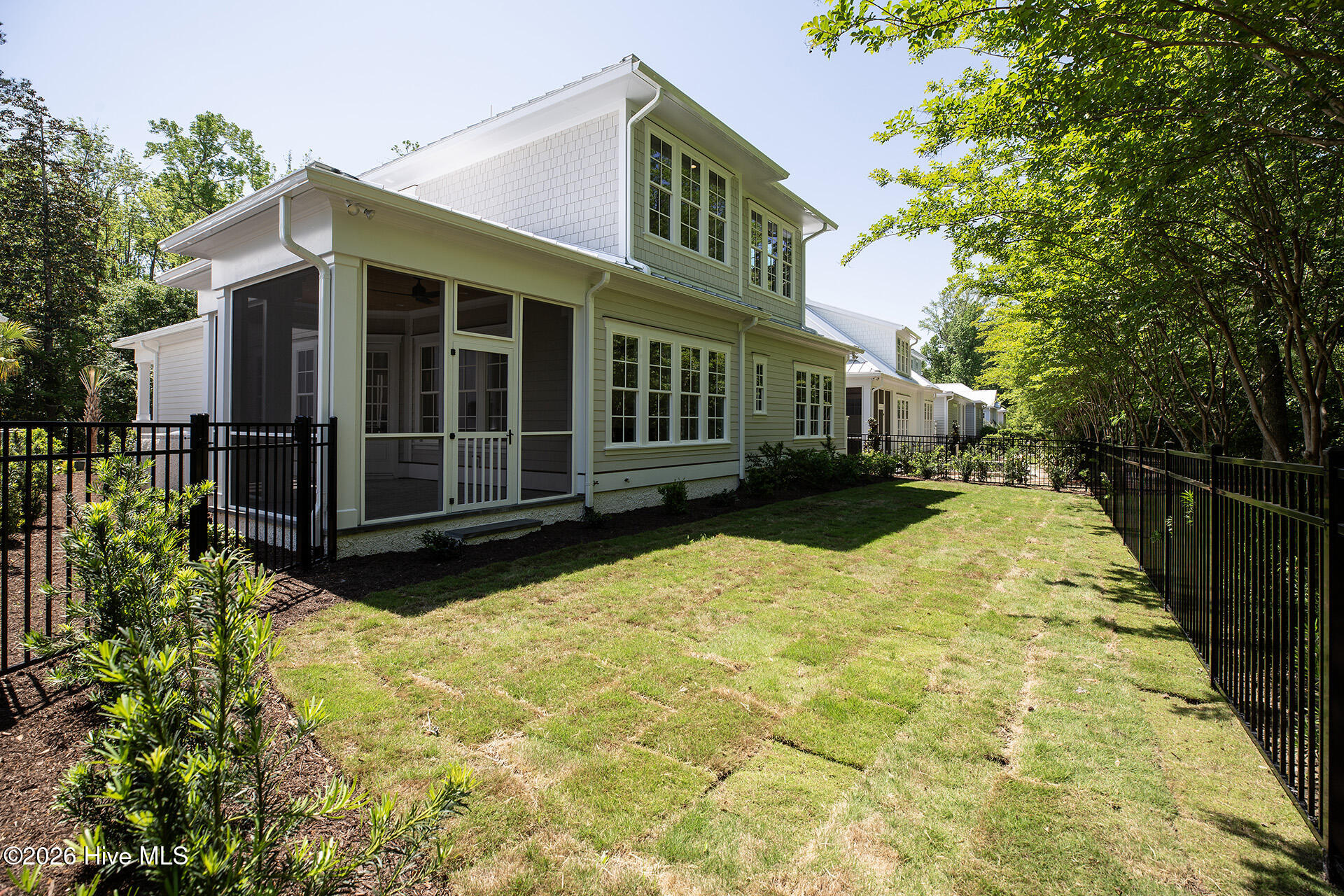 100519914 | Photo 64