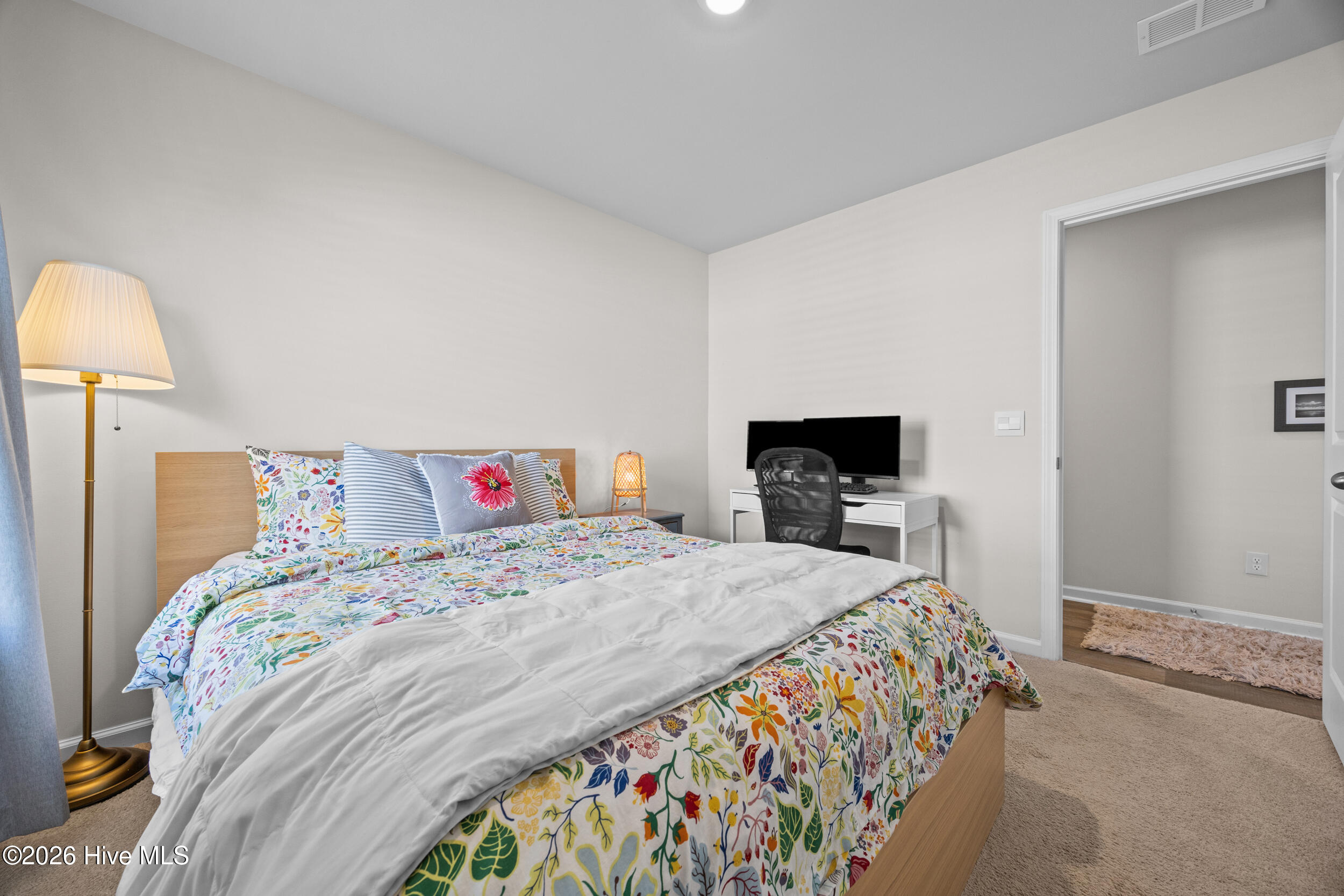 100567643 | Photo 16