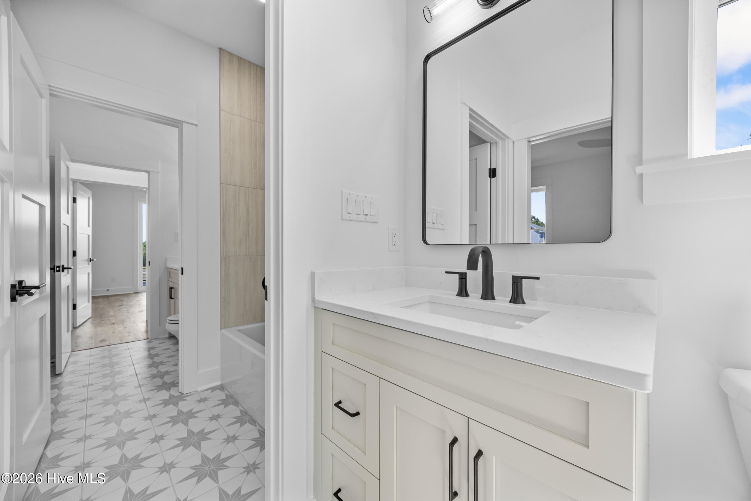 100567625 | Photo 26