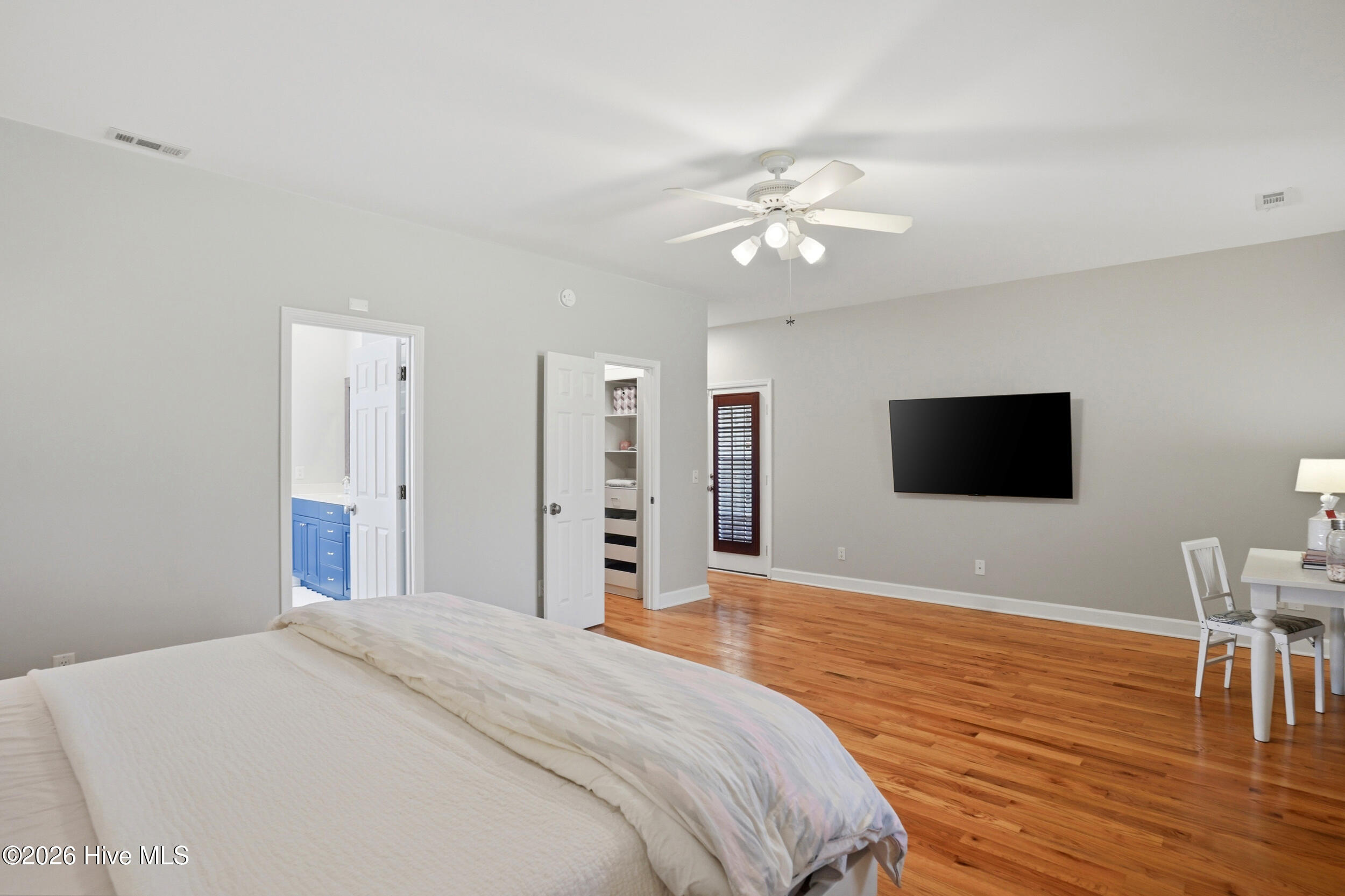 100563300 | Photo 22