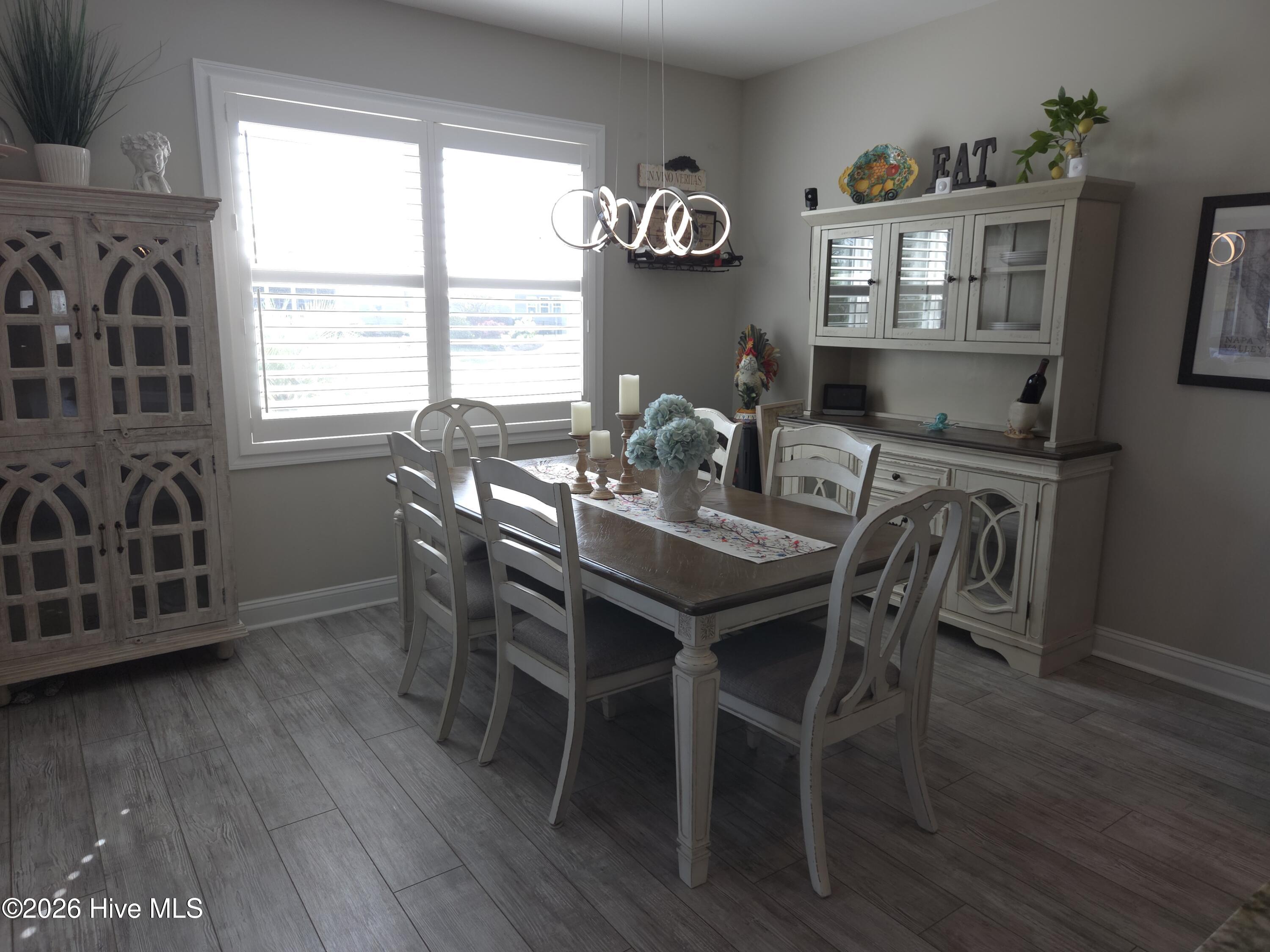 100566407 | Photo 14