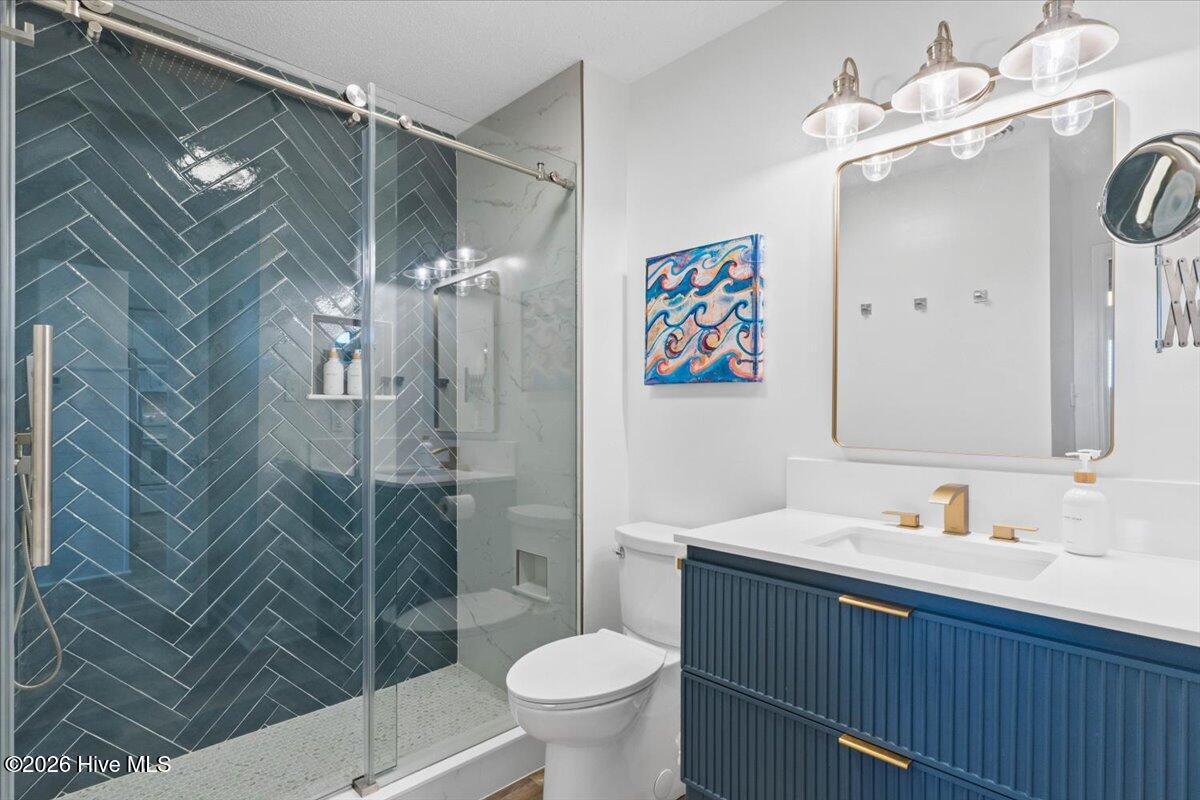 100549270 | Photo 36