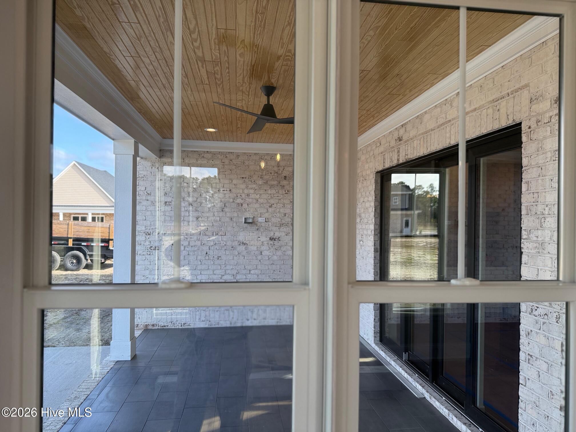 100537475 | Photo 14