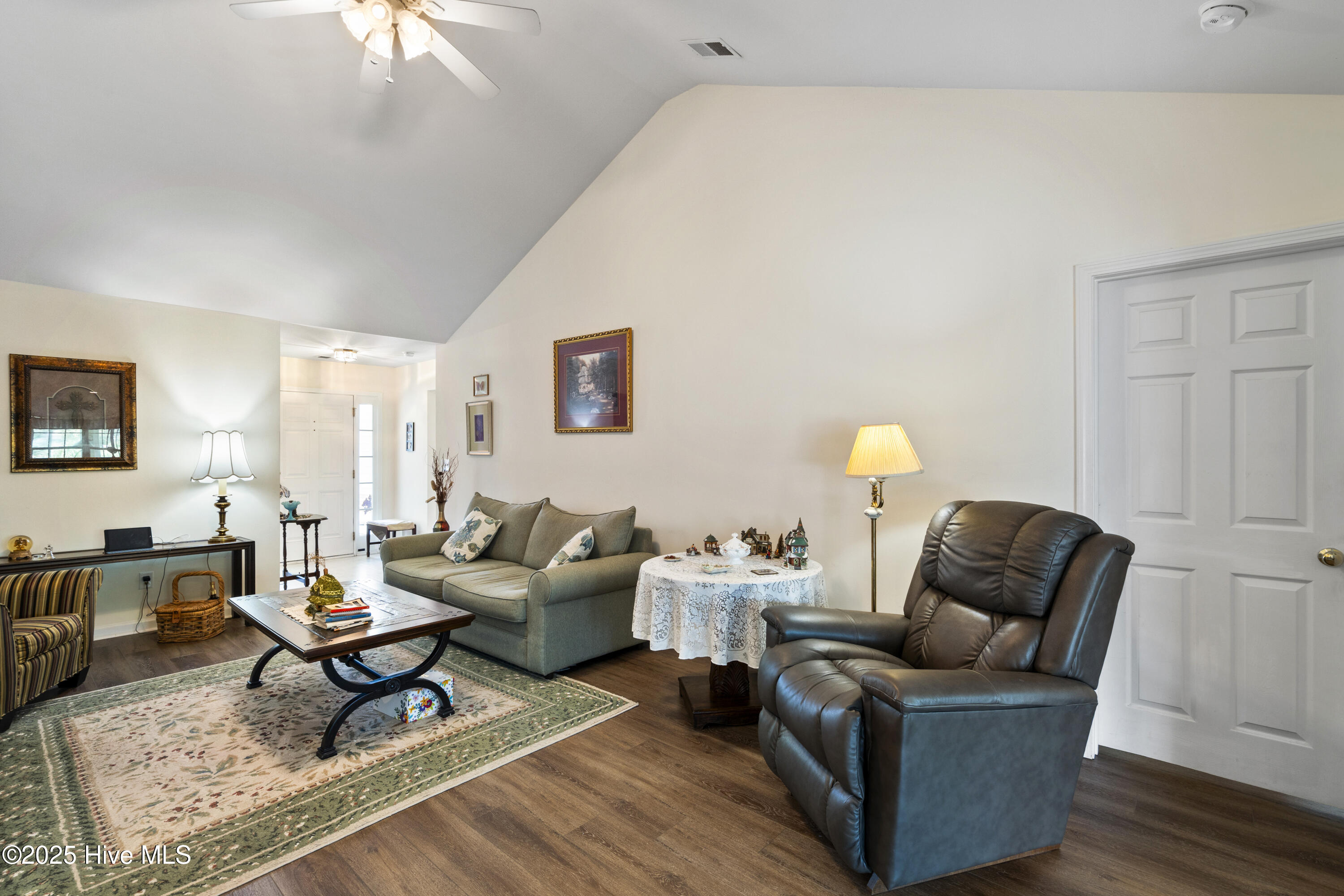 100521862 | Photo 16