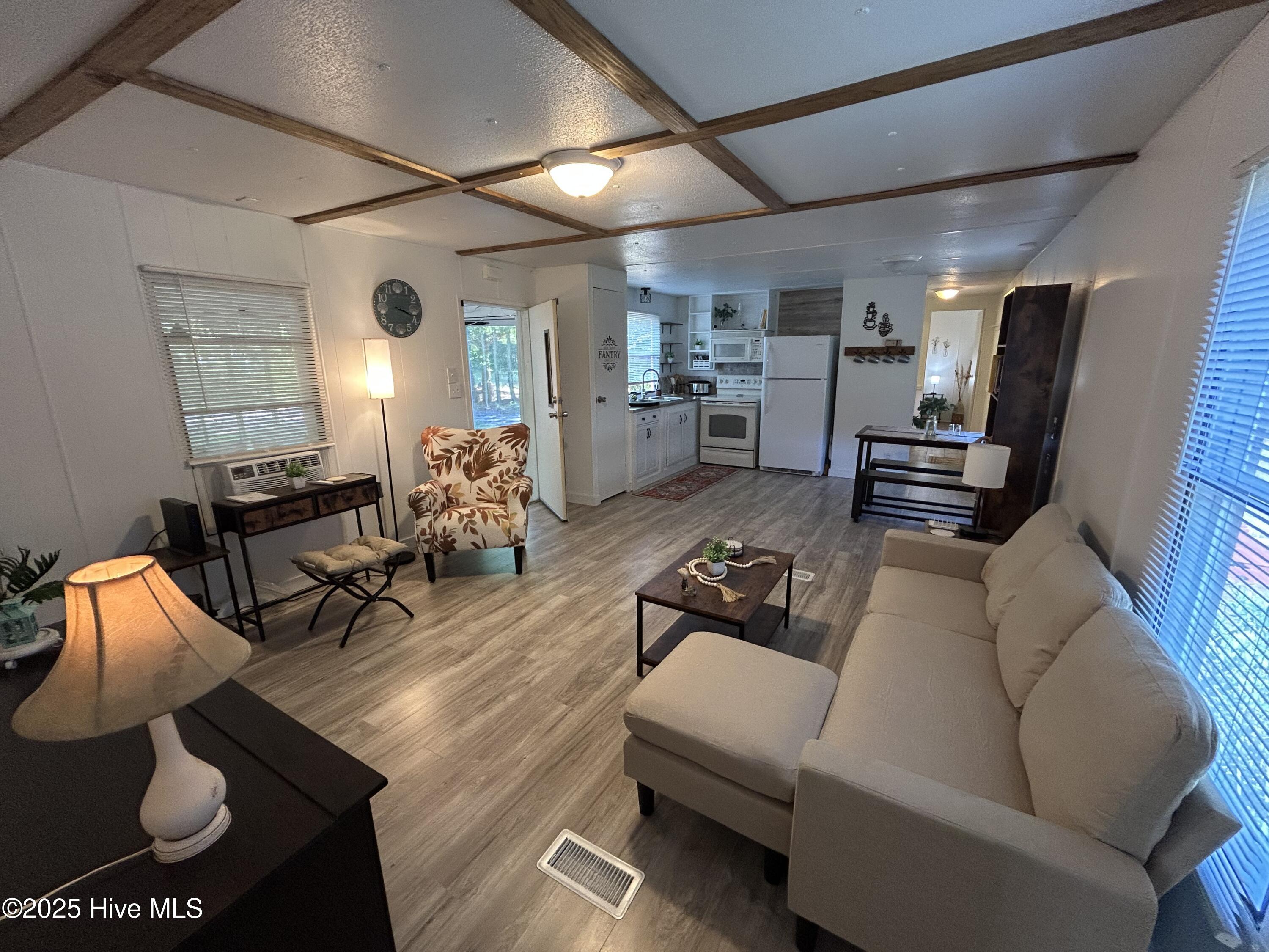 100523167 | Photo 13