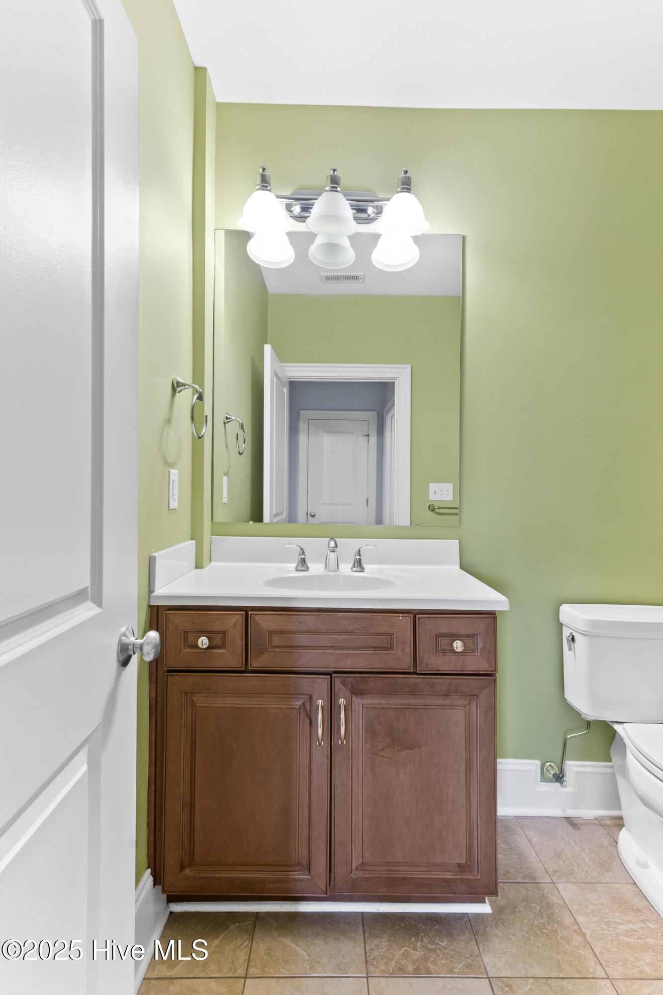 100518149 | Photo 24