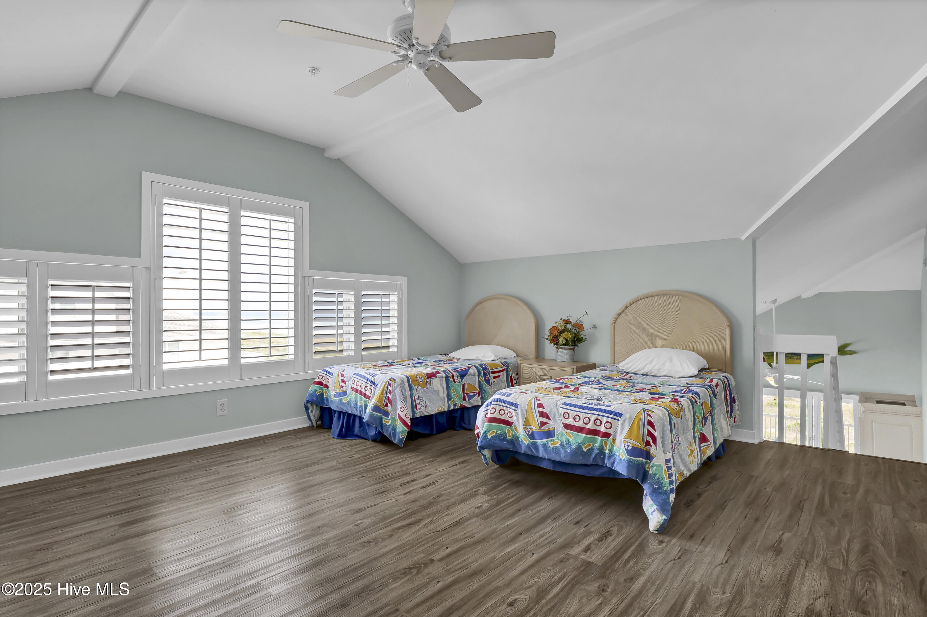 100535604 | Photo 47