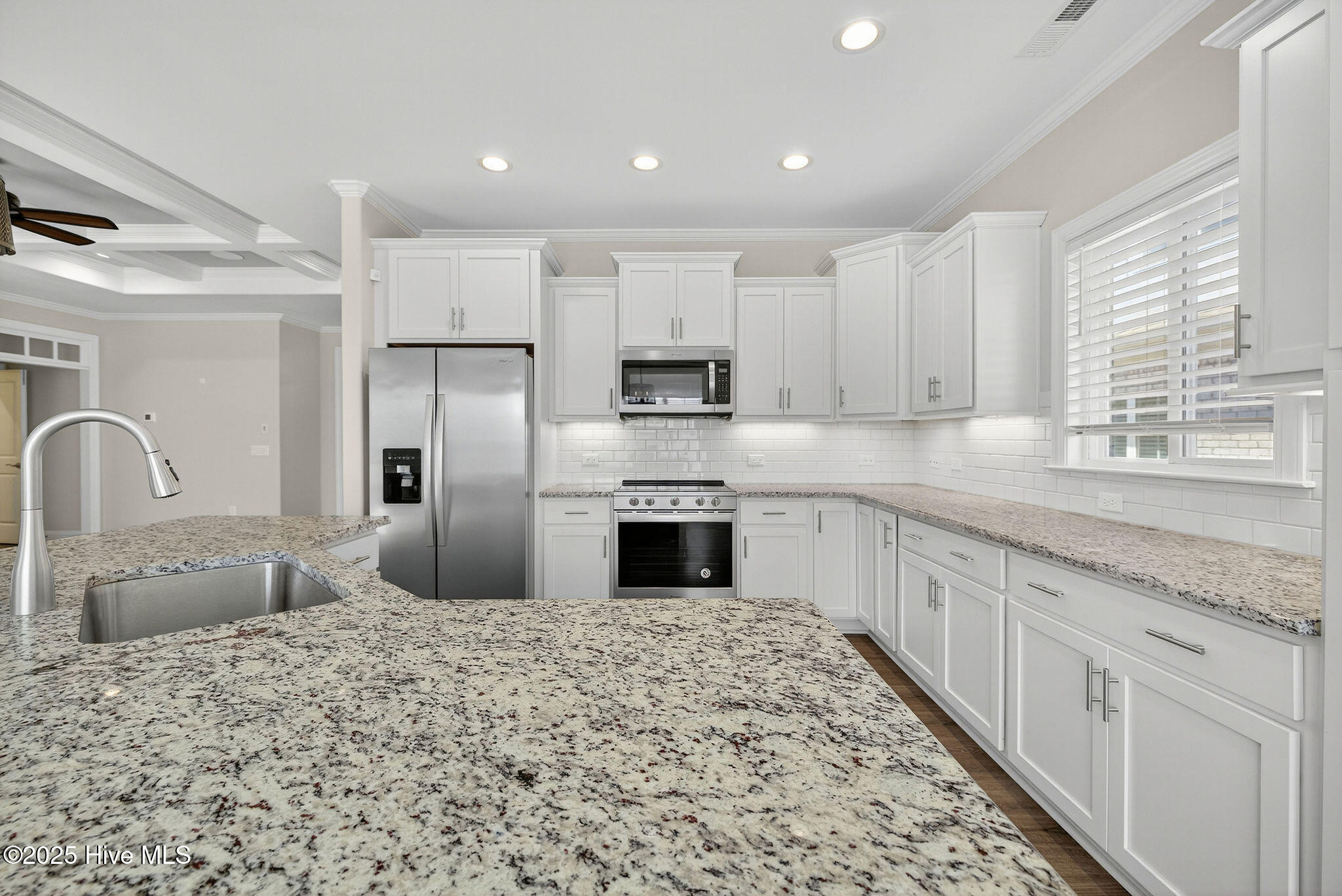 100529139 | Photo 23