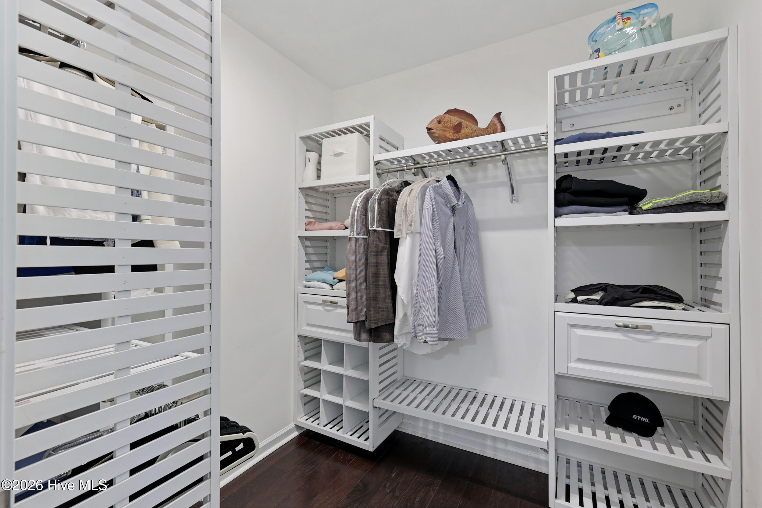 100567989 | Photo 29