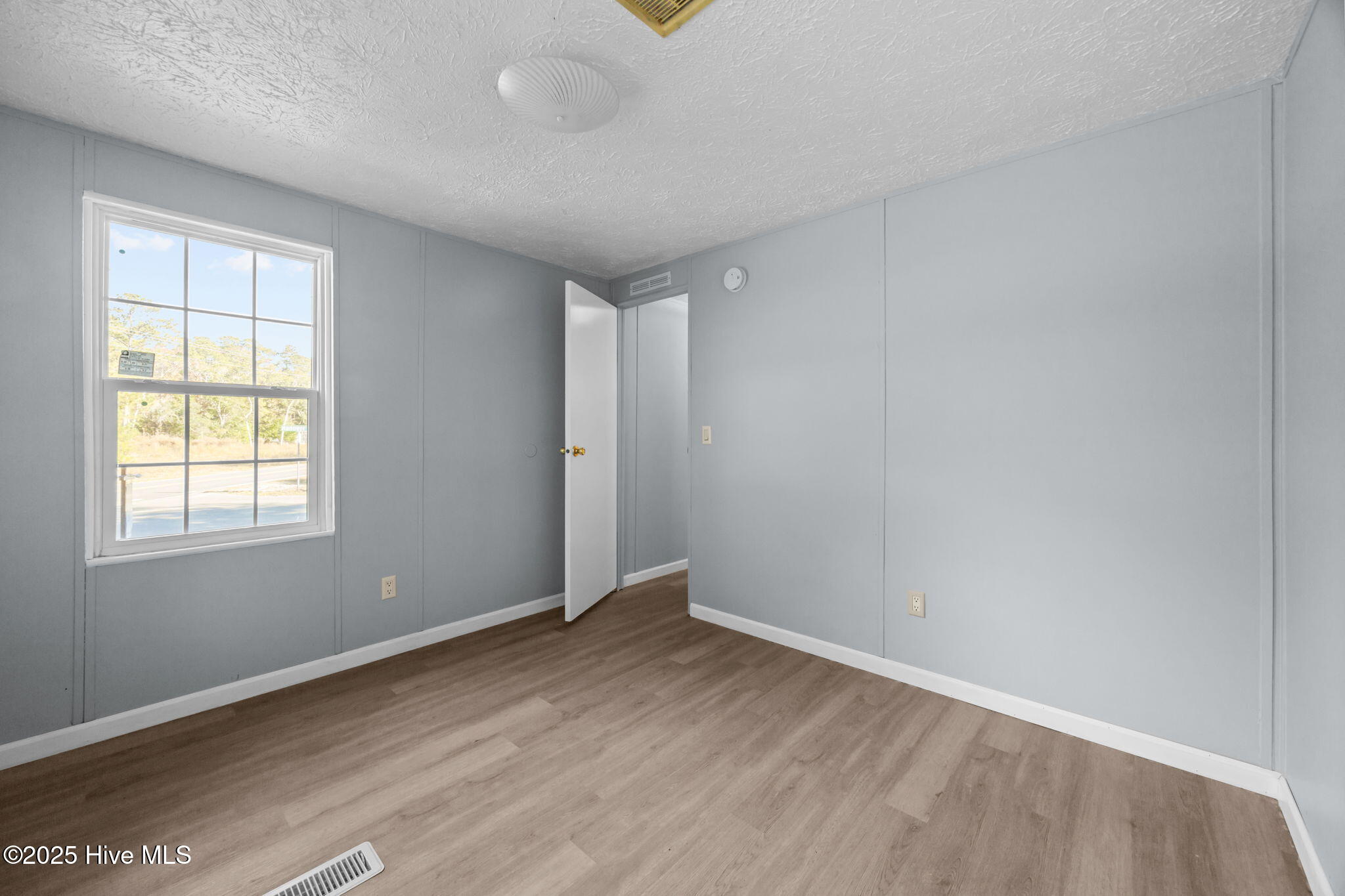 100541856 | Photo 18