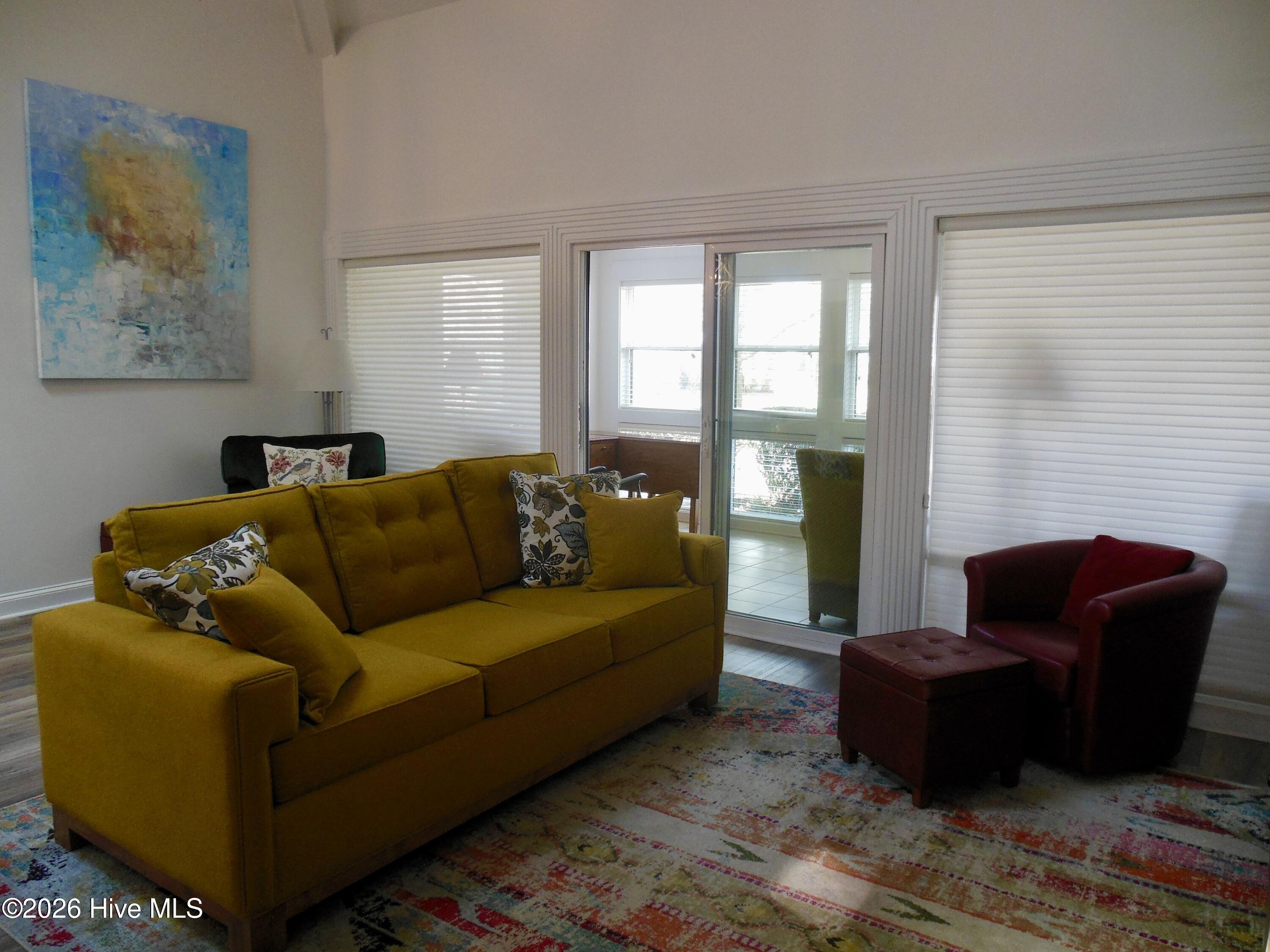 100559878 | Photo 10