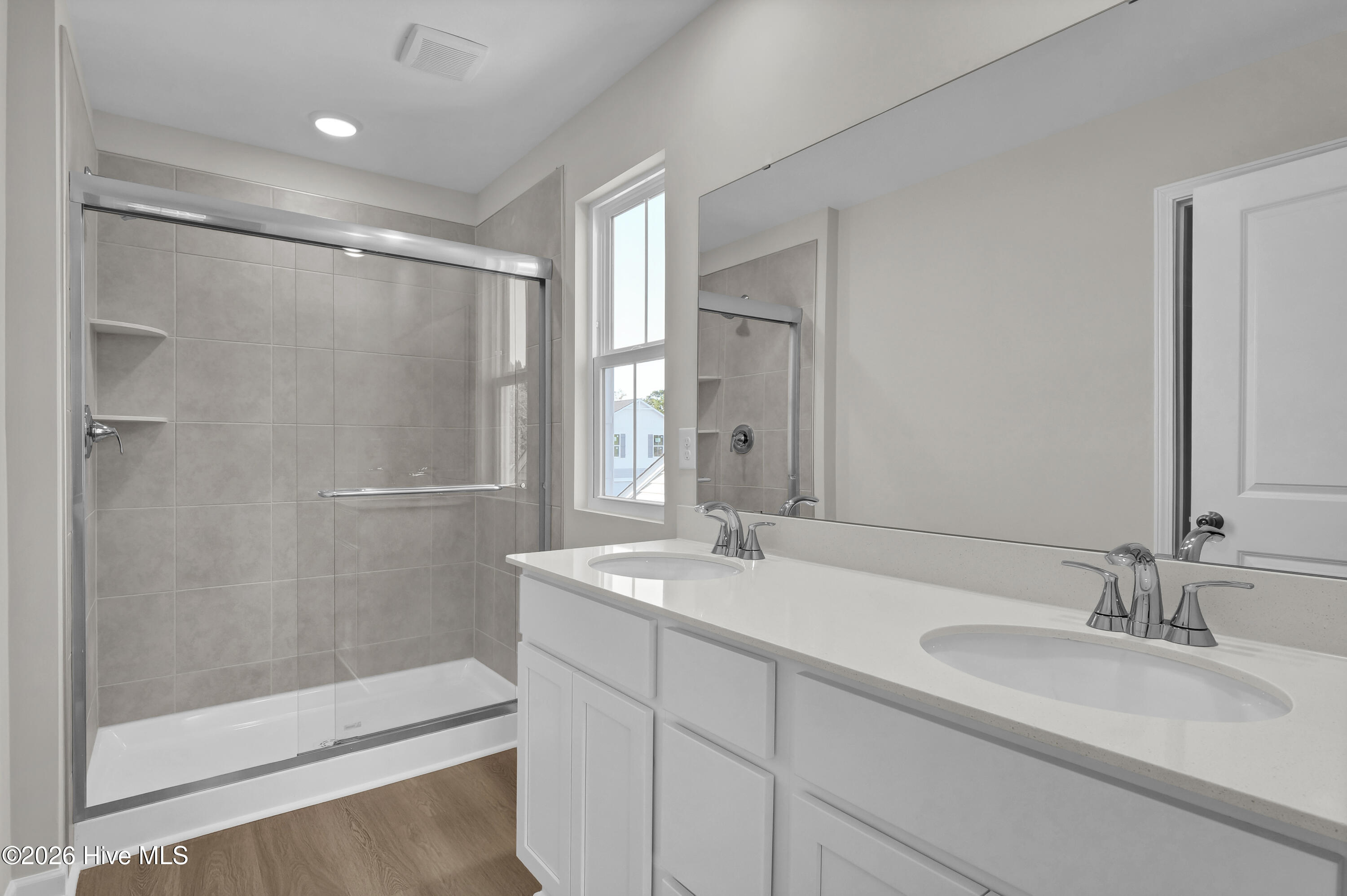 100549856 | Photo 18