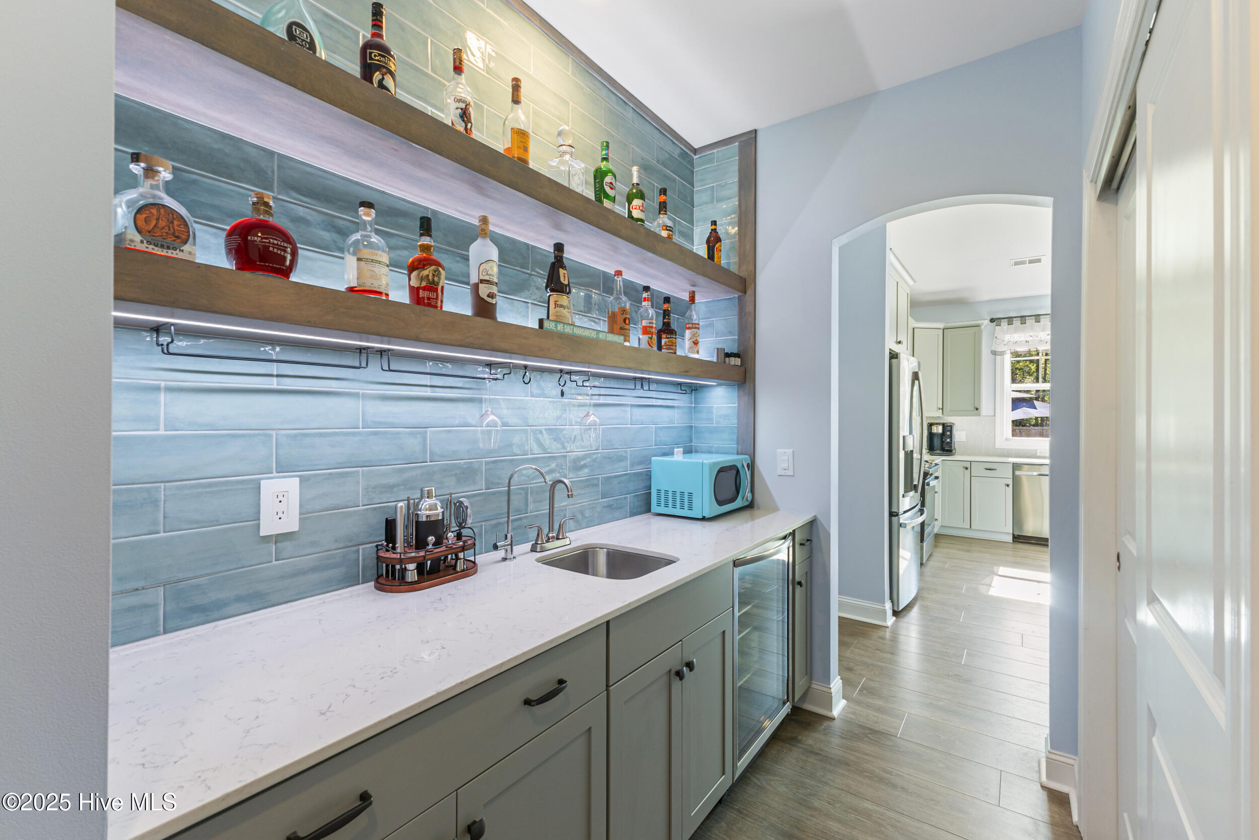 100520337 | Photo 17