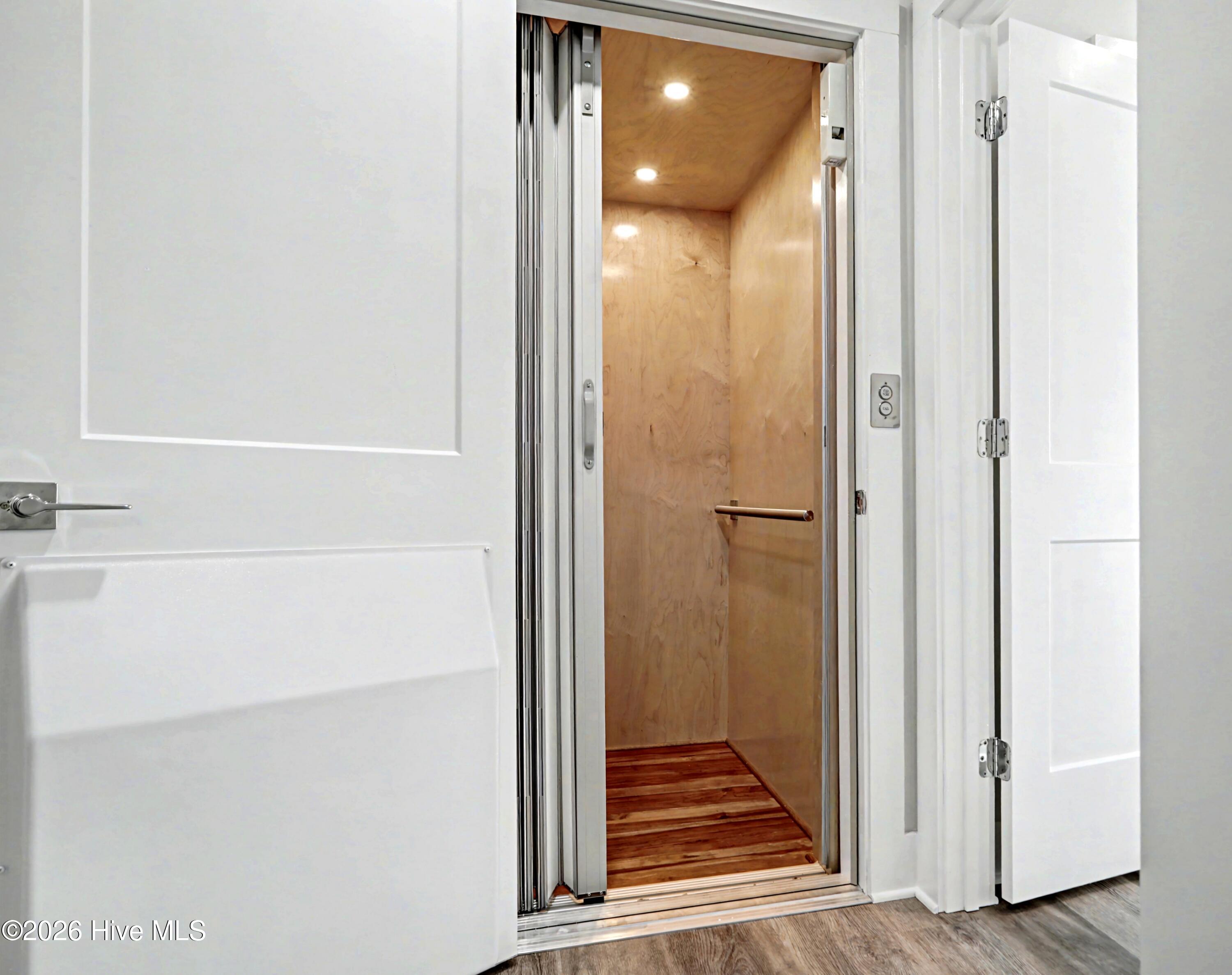 100556929 | Photo 16